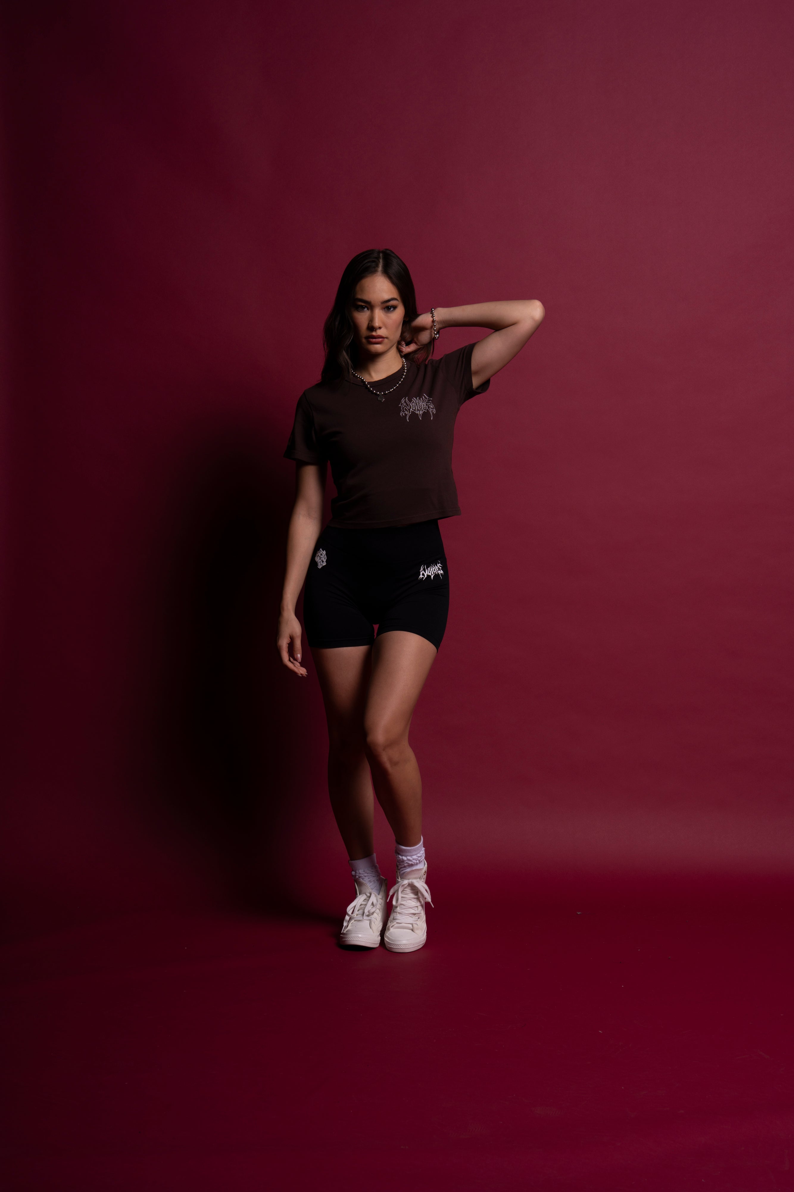 Close To The Heart "Timeless" Tee in Darc Garnet — imagem 5