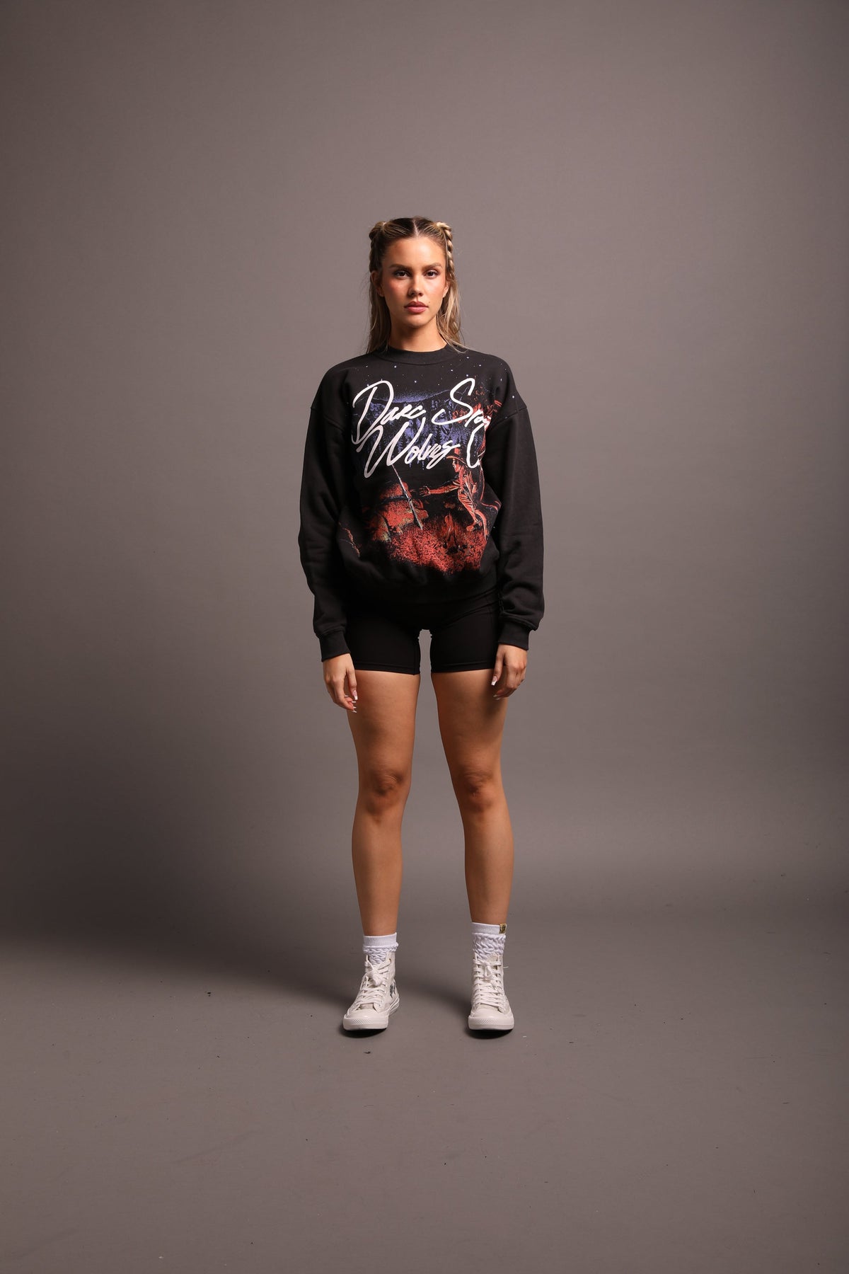 She The Hardest Climb "Vintage London" Crewneck in Charcoal - imagem 5