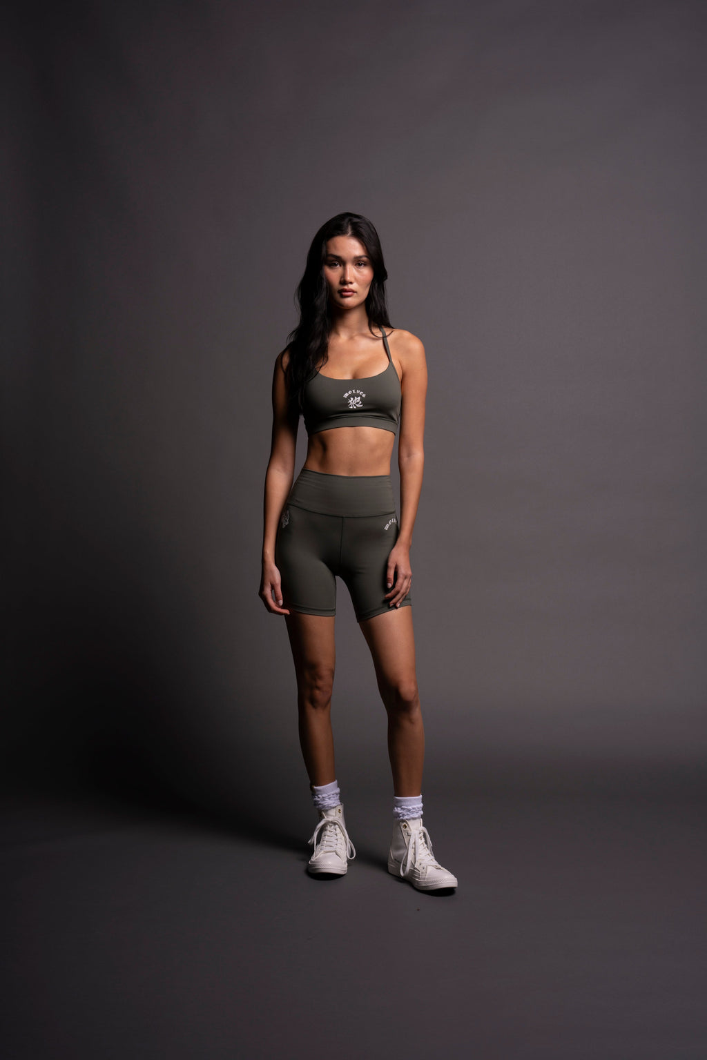 Wolf Kanji "Energy" Everyday Sports Bra in Pine Green — imagem 5