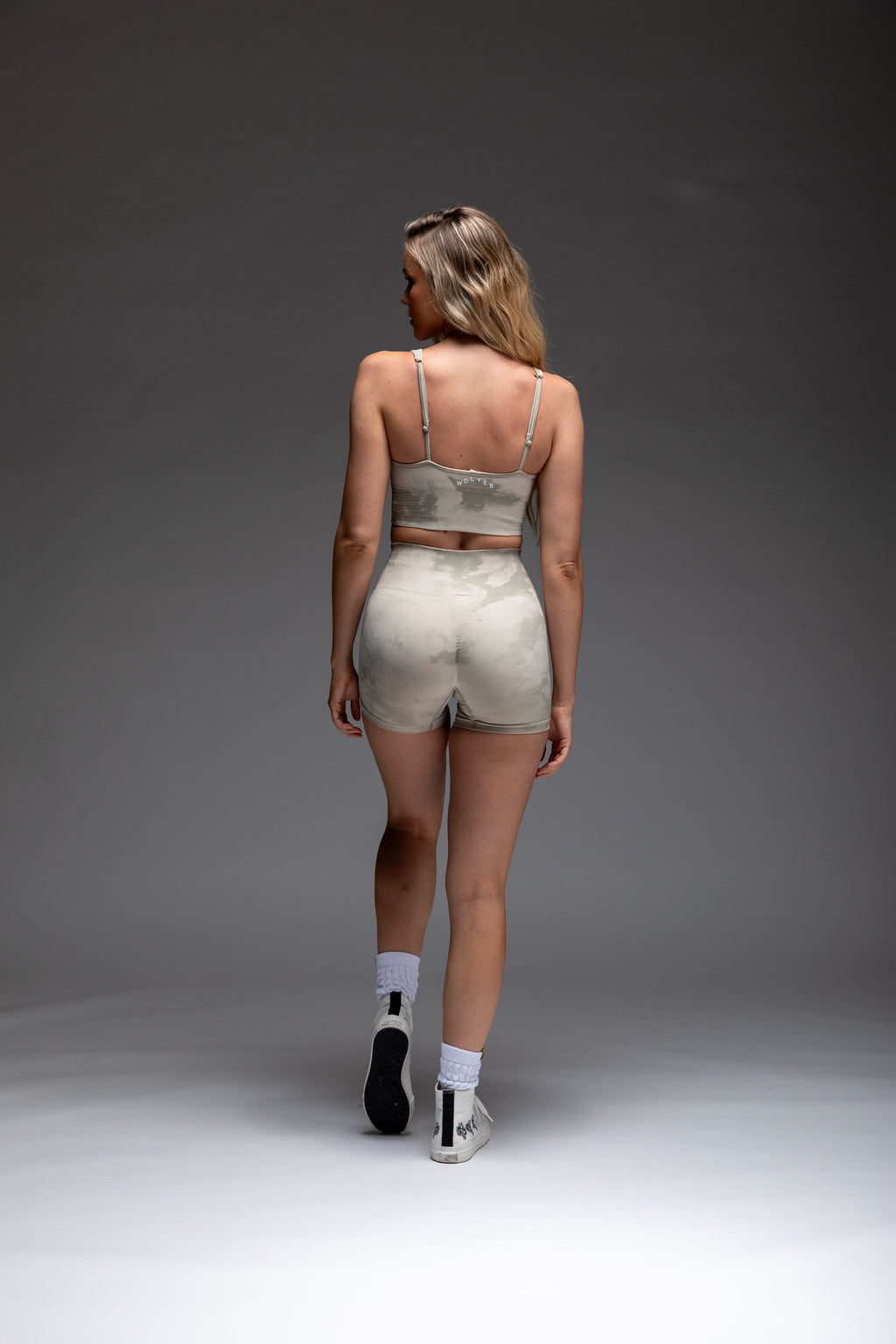 Pyramid V2 "Everson Seamless" Valencourt Bra in Cactus Gray Ghost Clouds — imagem 6