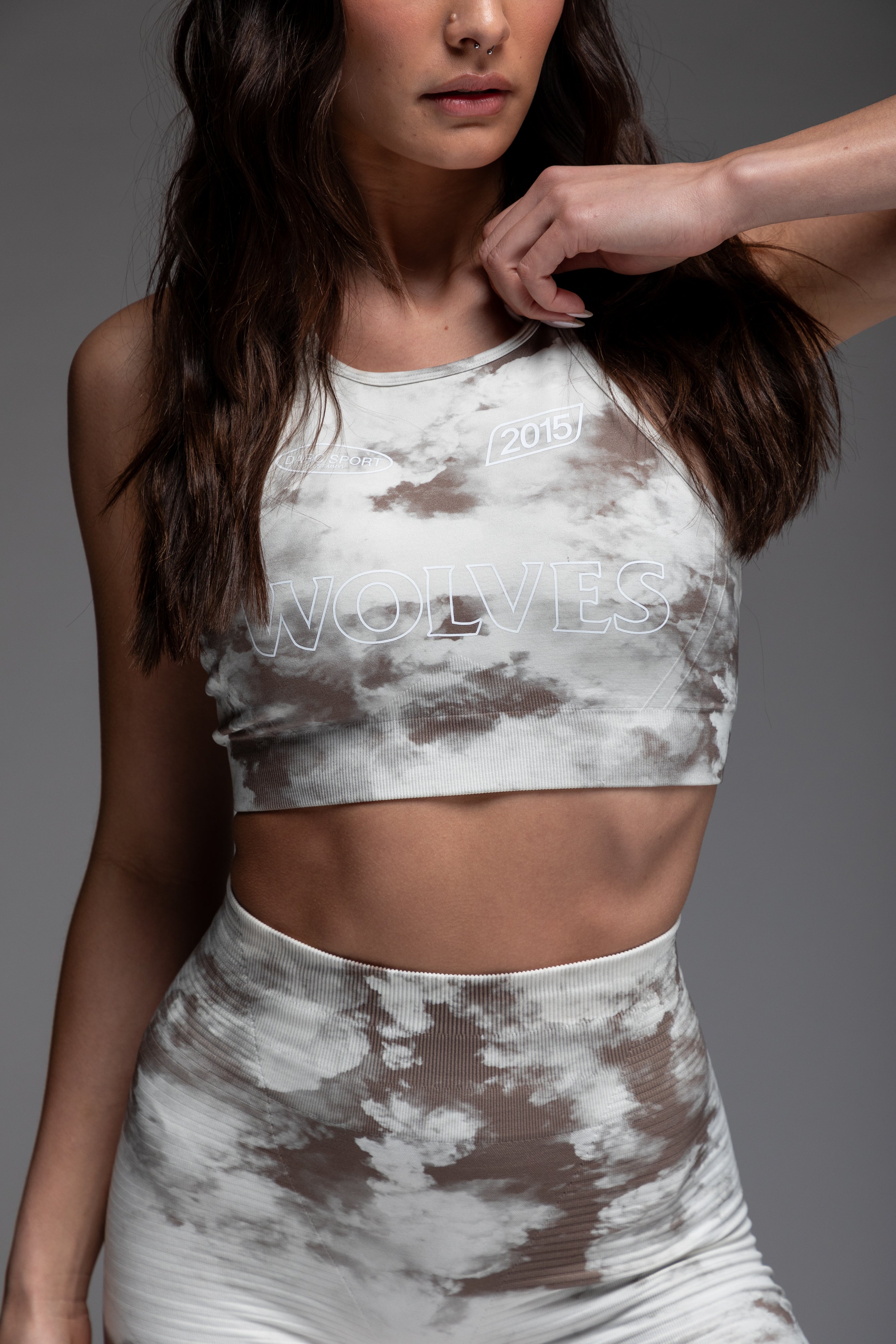 Faster "Everson Seamless" High Neck Bra in Stone Ghost Clouds — imagem 6