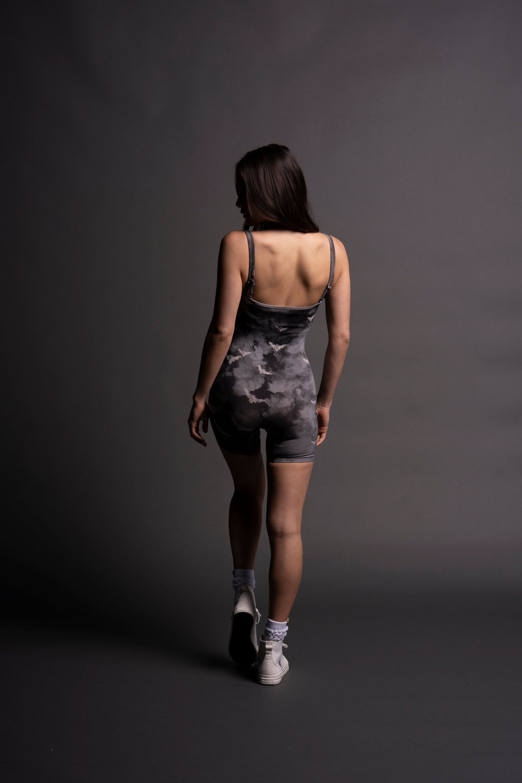 Stairs Sierra Seamless Bodysuit in Black Death Moth Ghost Clouds — imagem 7