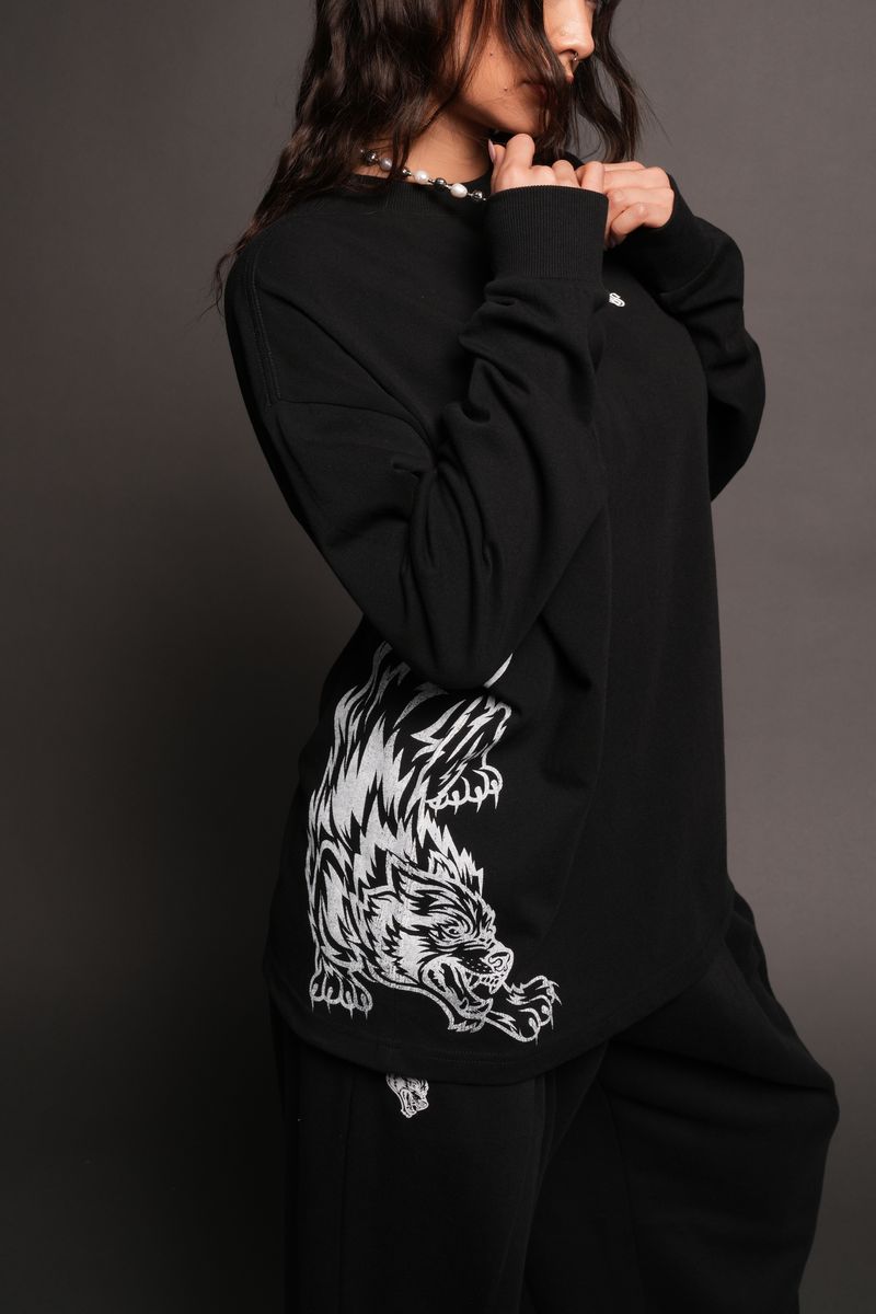 She Wolf Pack Premium Ls Tee In Black - imagem 2