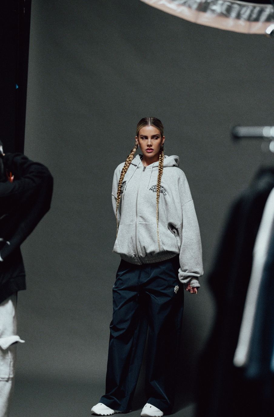 Final Boss "Chambers" Zip Hoodie in Light Athletic Gray - imagem 4