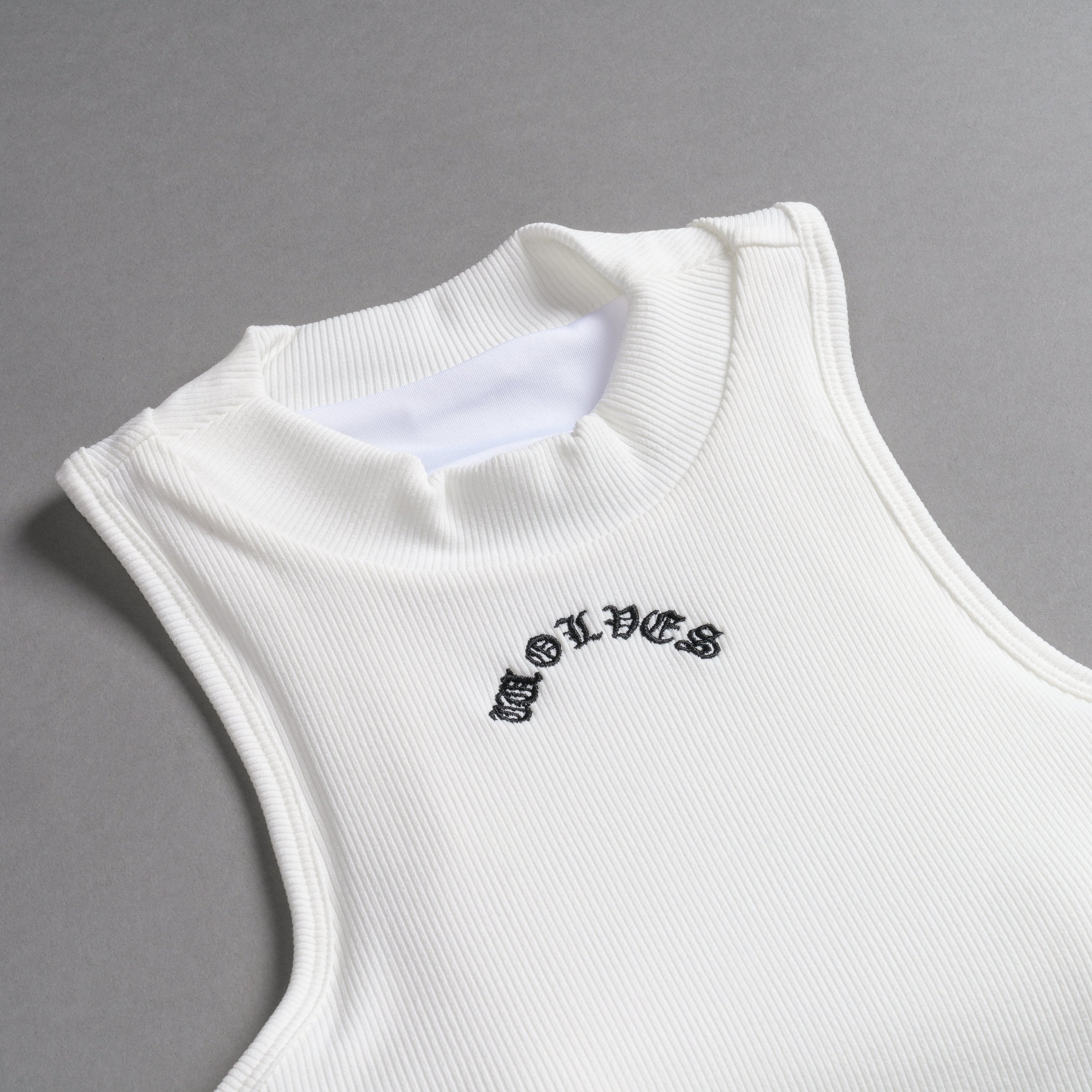 Chopper Romy Mockneck Ribbed Tank in White — imagem 9