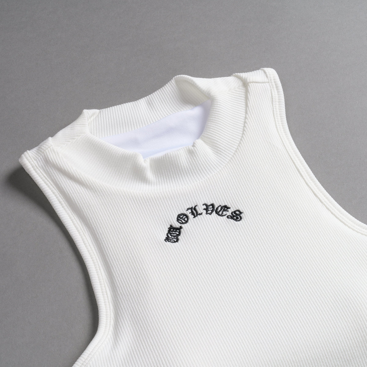 Chopper Romy Mockneck Ribbed Tank in White - imagem 9