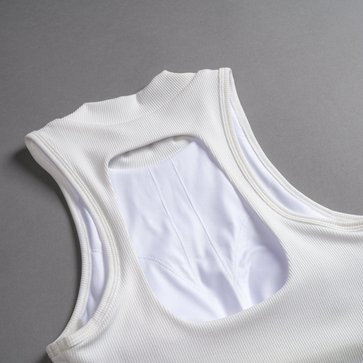 Chopper Romy Mockneck Ribbed Tank in White - imagem 10