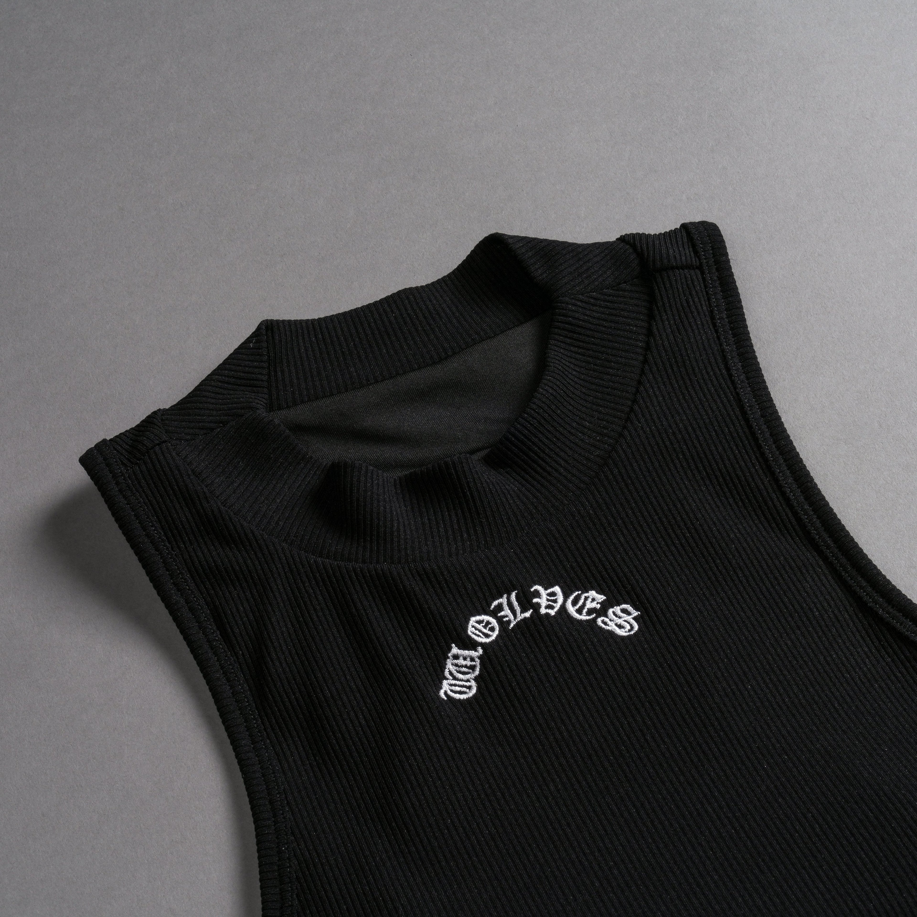 Chopper Romy Mockneck Ribbed Tank in Black — imagem 8