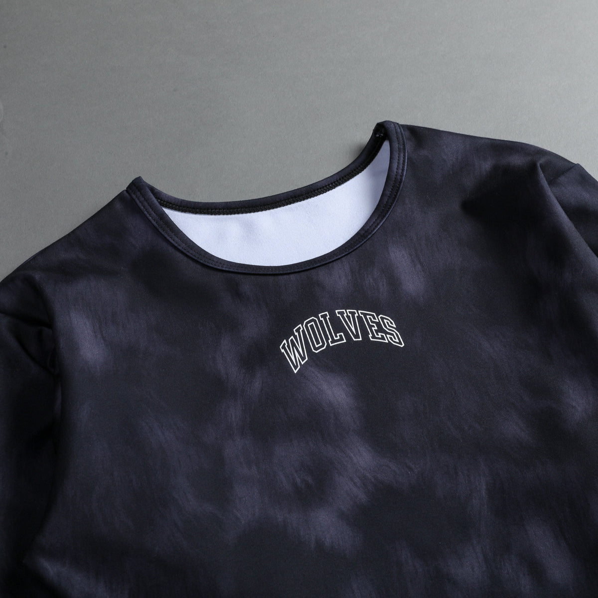 Wolf Spirit L/S "Energy" Top in Midnight Wolf Fur - imagem 3