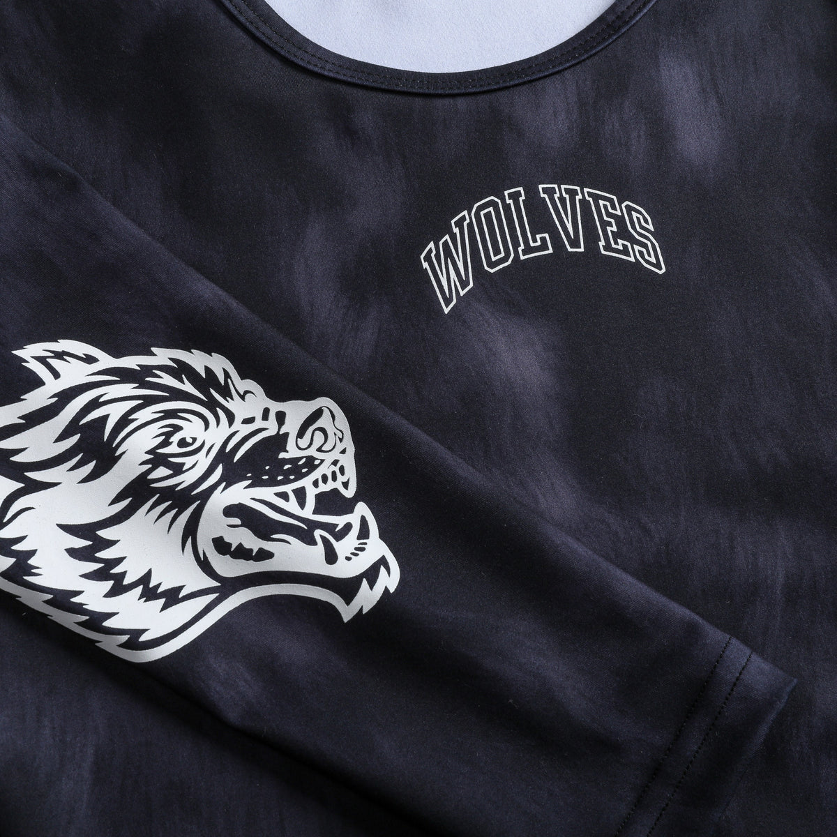 Wolf Spirit L/S "Energy" Top in Midnight Wolf Fur - imagem 4