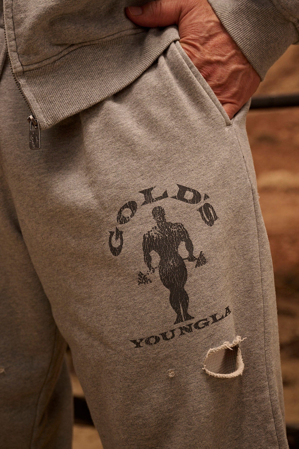 2054 - Gold's Iron Legacy Layered Joggers — imagem 5