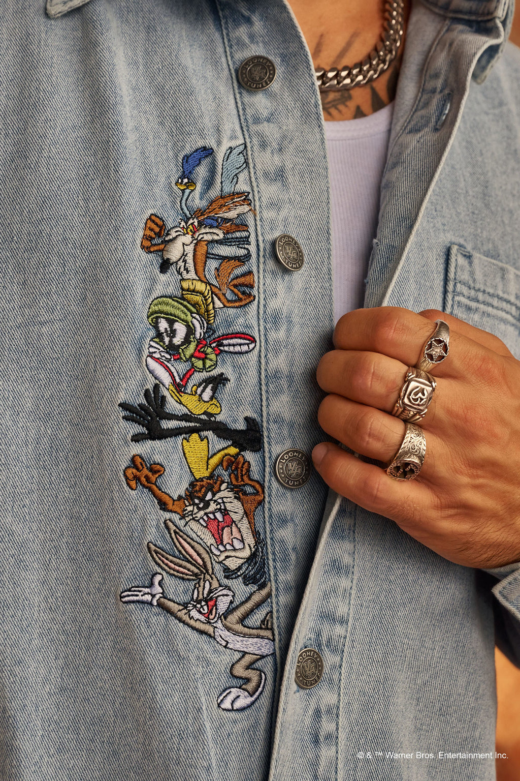 8112 - Looney Tunes Denim Shirt — imagem 6