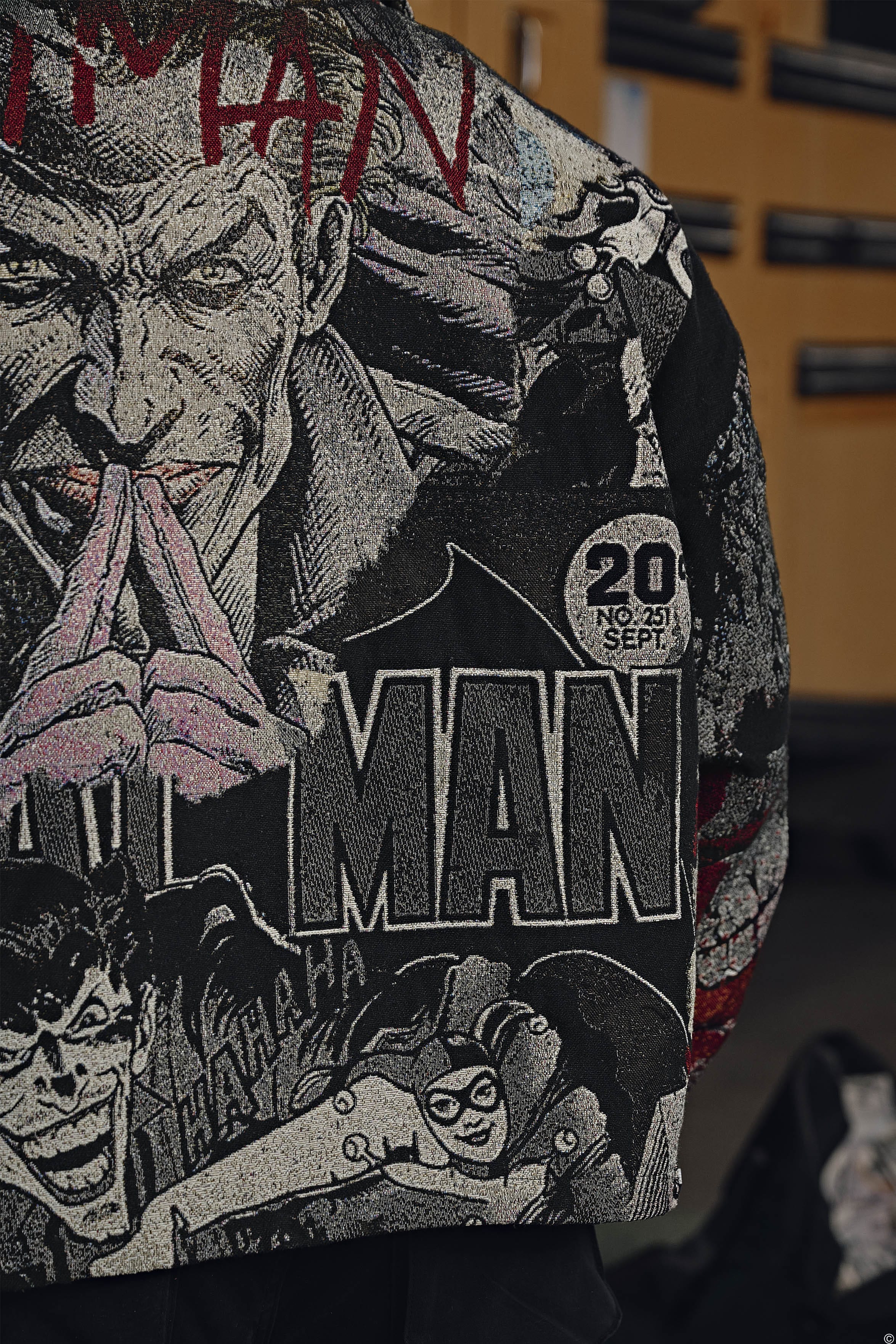 5177 - Batman Limited Edition Tapestry Jackets — imagem 5