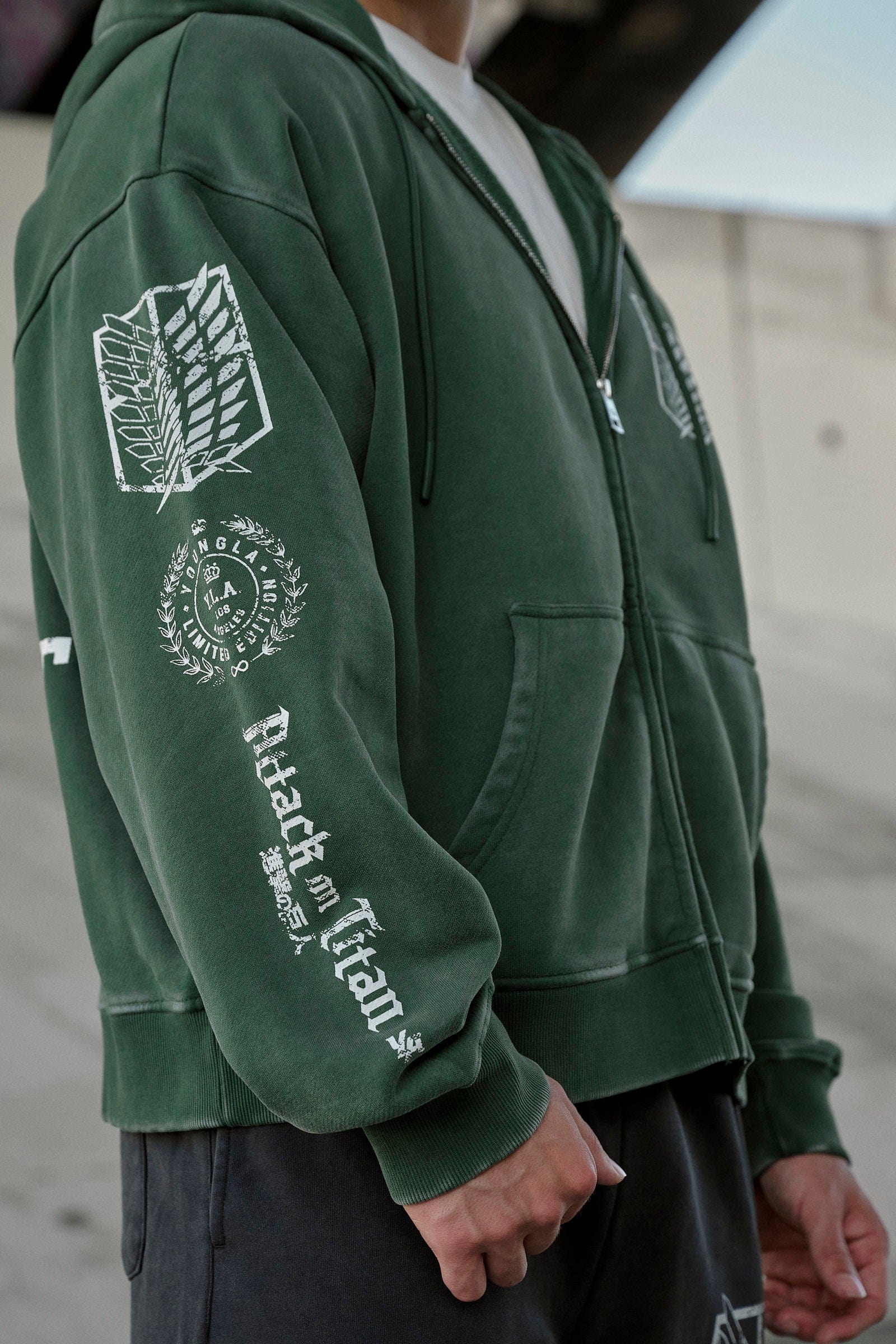 5138 - AOT©  x YLA Zip-Up Hoodies — imagem 4