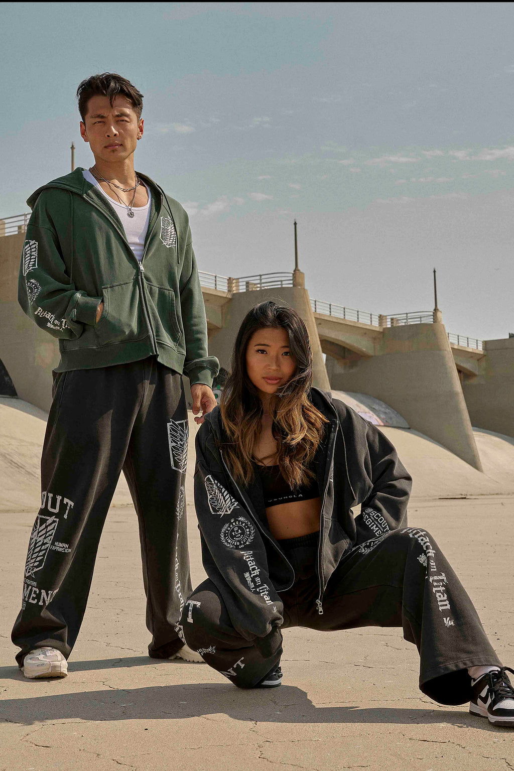 5138 - AOT©  x YLA Zip-Up Hoodies — imagem 2
