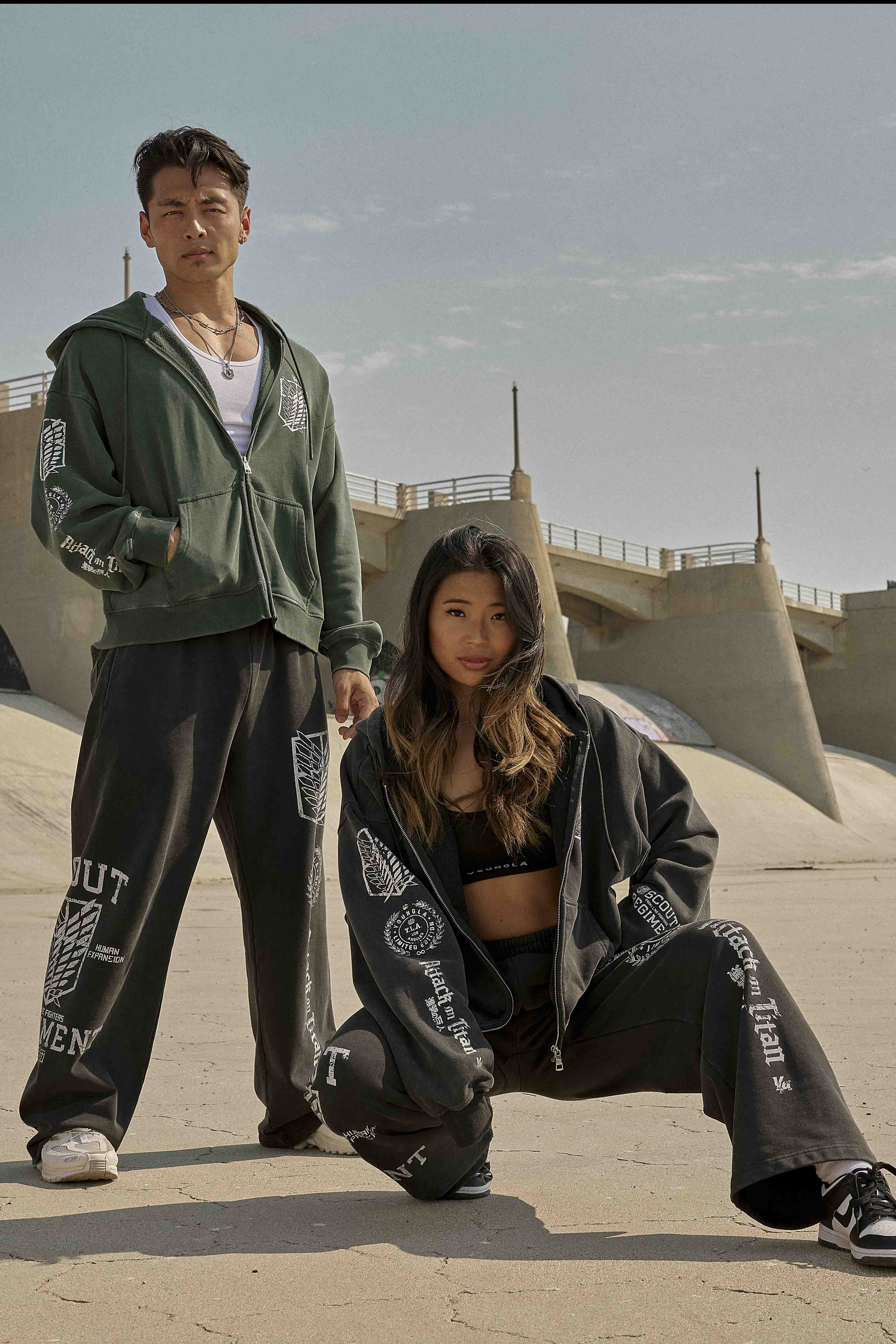 5138 - AOT©  x YLA Zip-Up Hoodies — imagem 2