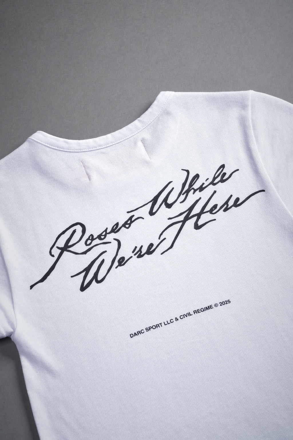 Roses While We're Here "Baby" Tee in White — imagem 9