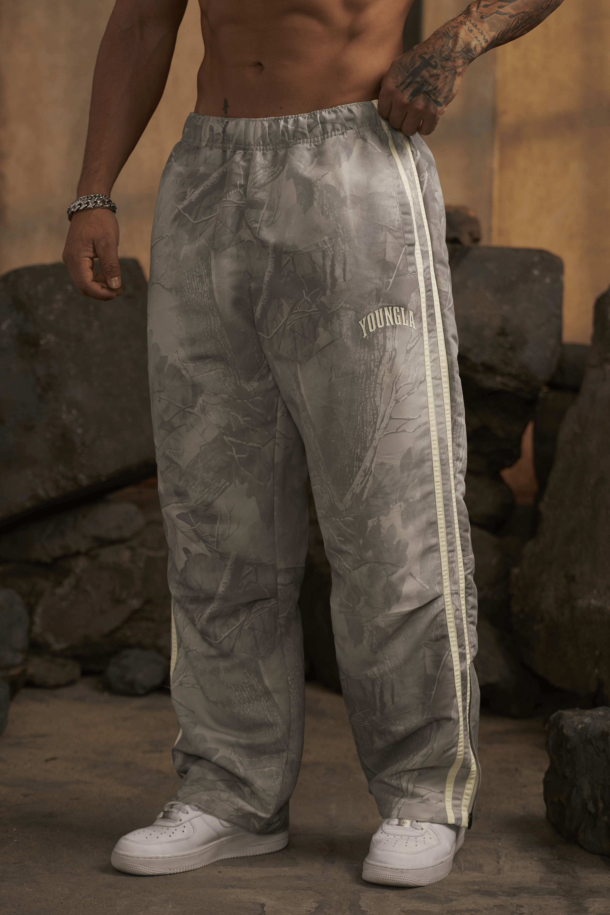 249 - Camo Flagship Track Pants — imagem 1