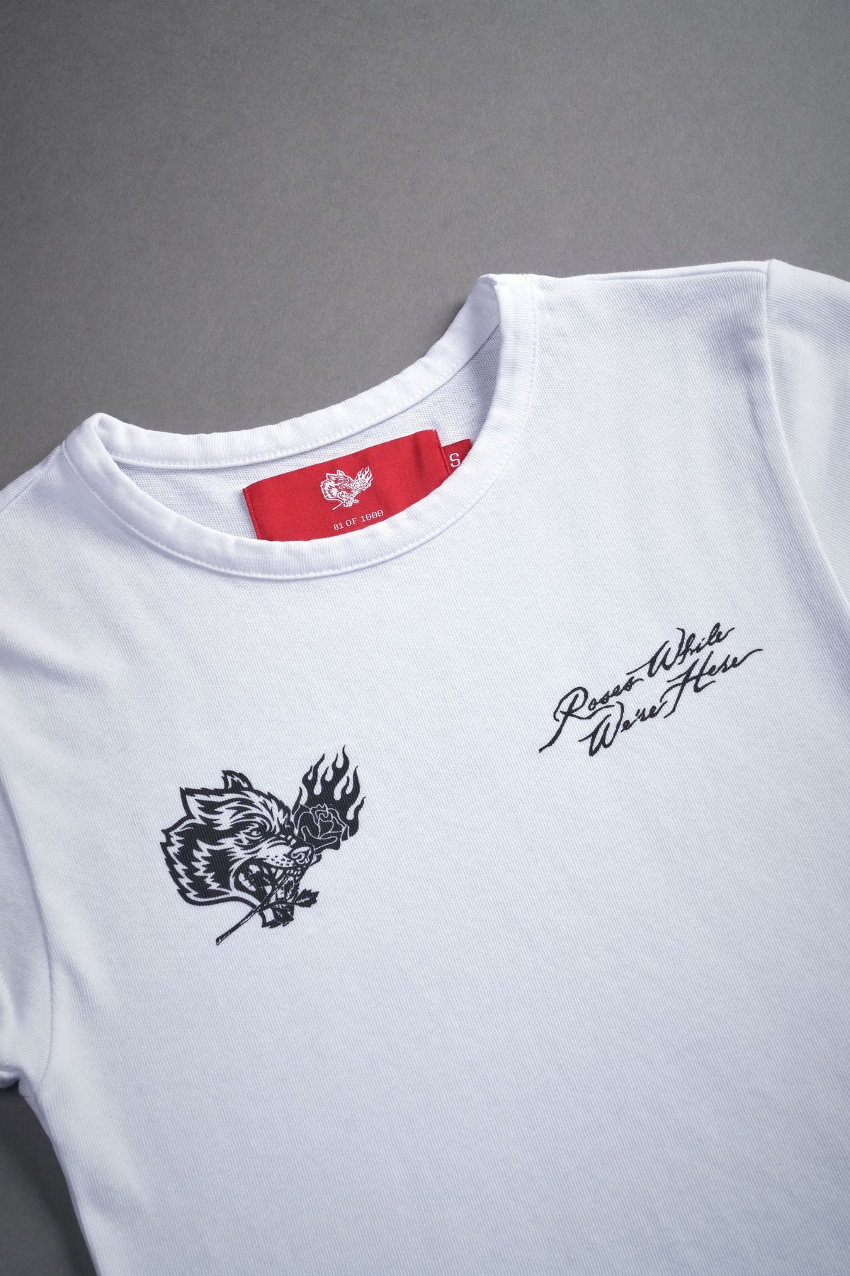Roses While We're Here "Baby" Tee in White - imagem 8