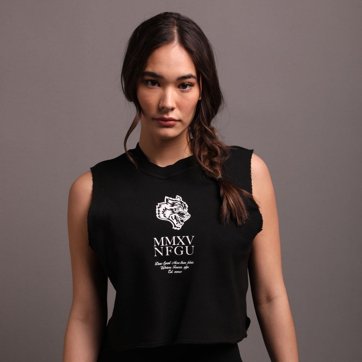 She MMXV NFGU Muscle London (Cropped) Crewneck in Vintage Black - imagem 1