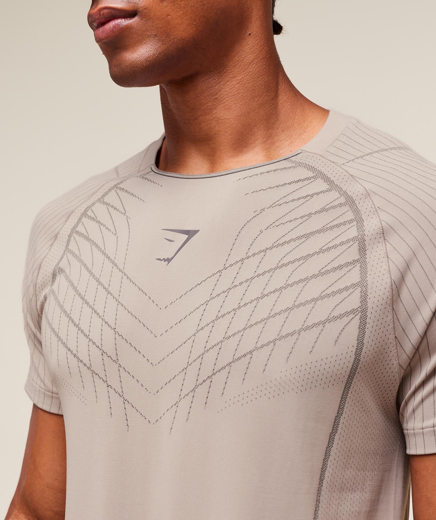 Apex Seamless T-Shirt - Mushroom Grey/Pitch Grey — imagem 6
