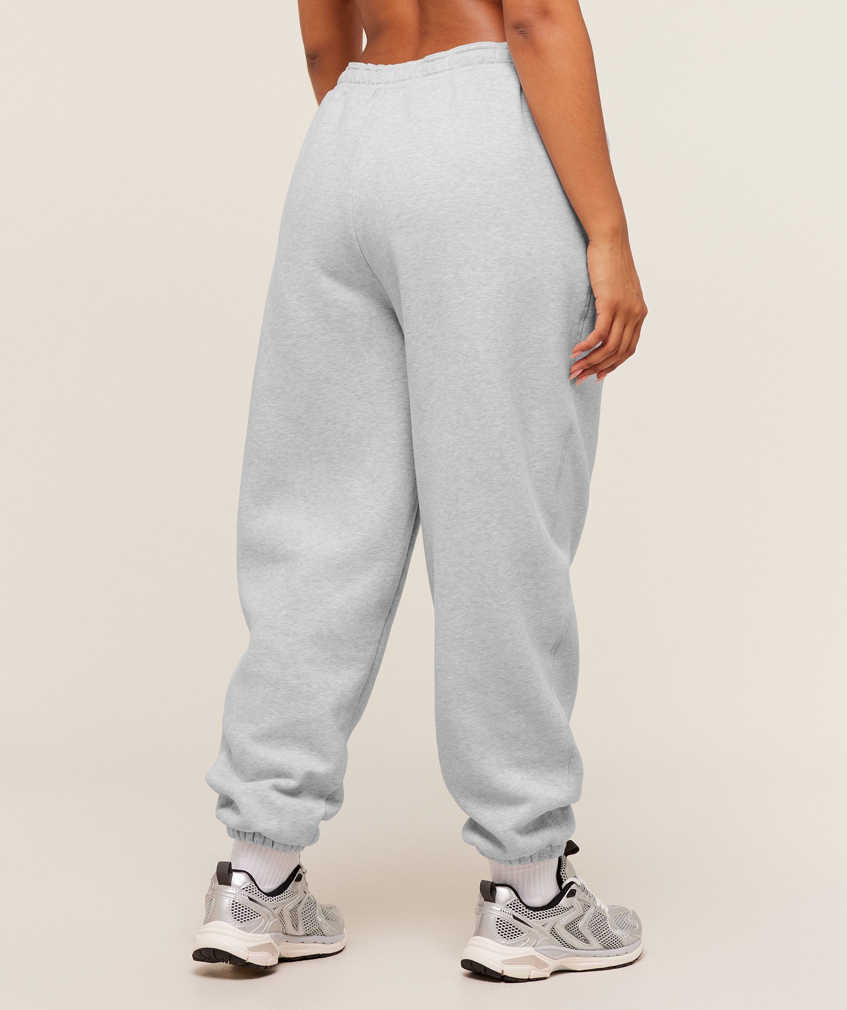 Cosy Luxe Cuffed Joggers - Soft Grey Marl — imagem 3
