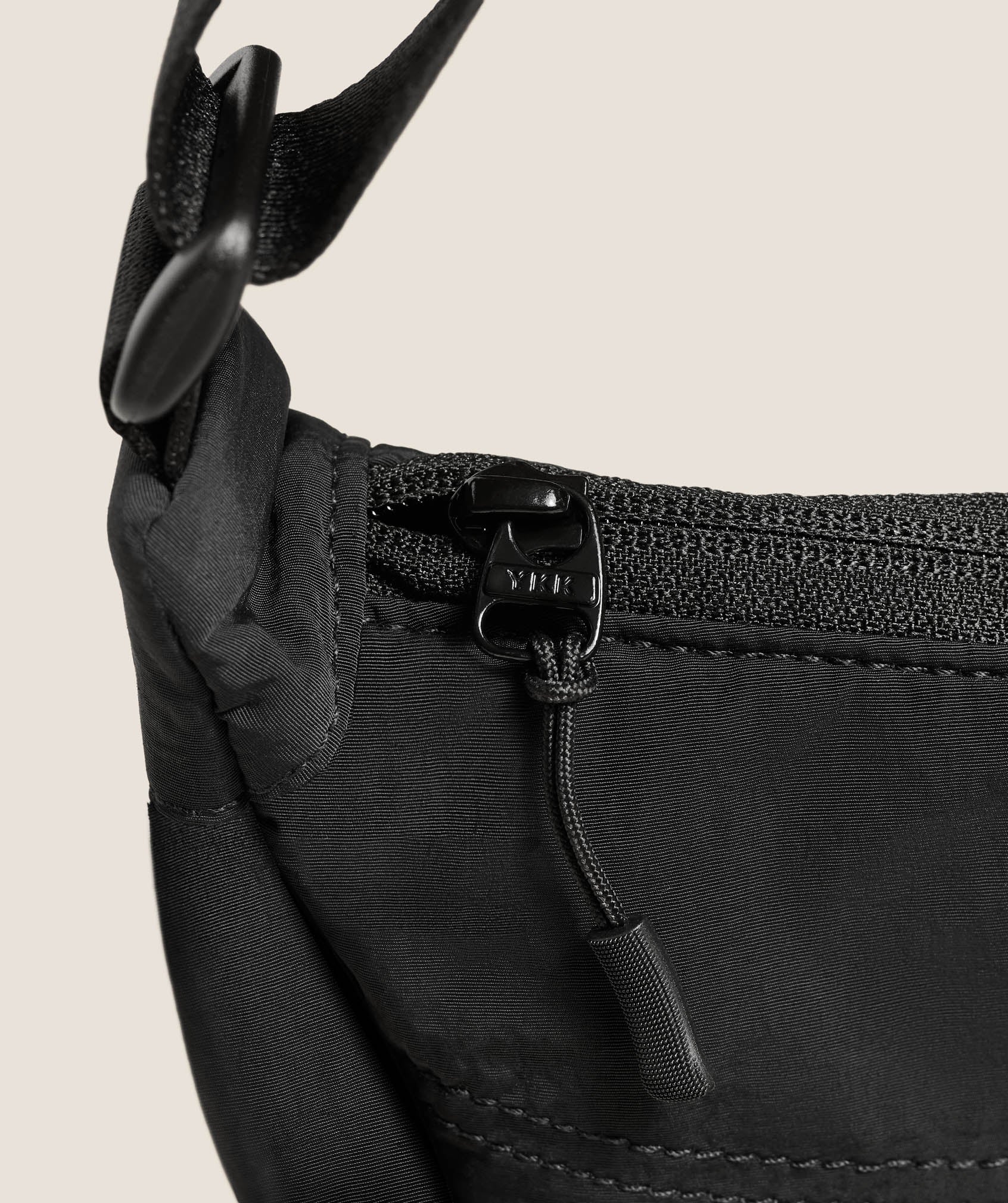 Pleat Crossbody - Black — imagem 5
