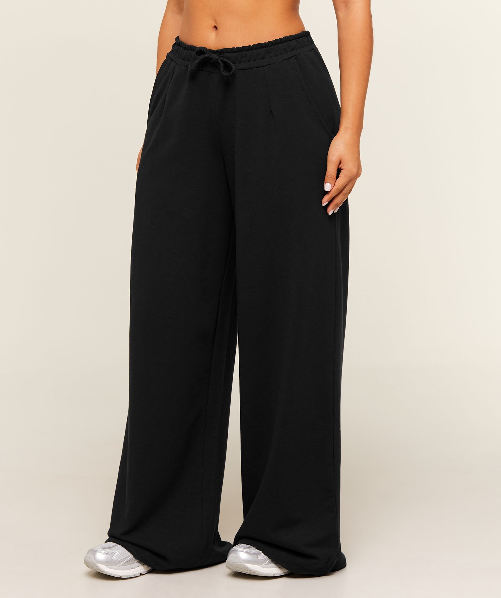 Lightweight Wide Leg Pant Short - Black — imagem 4