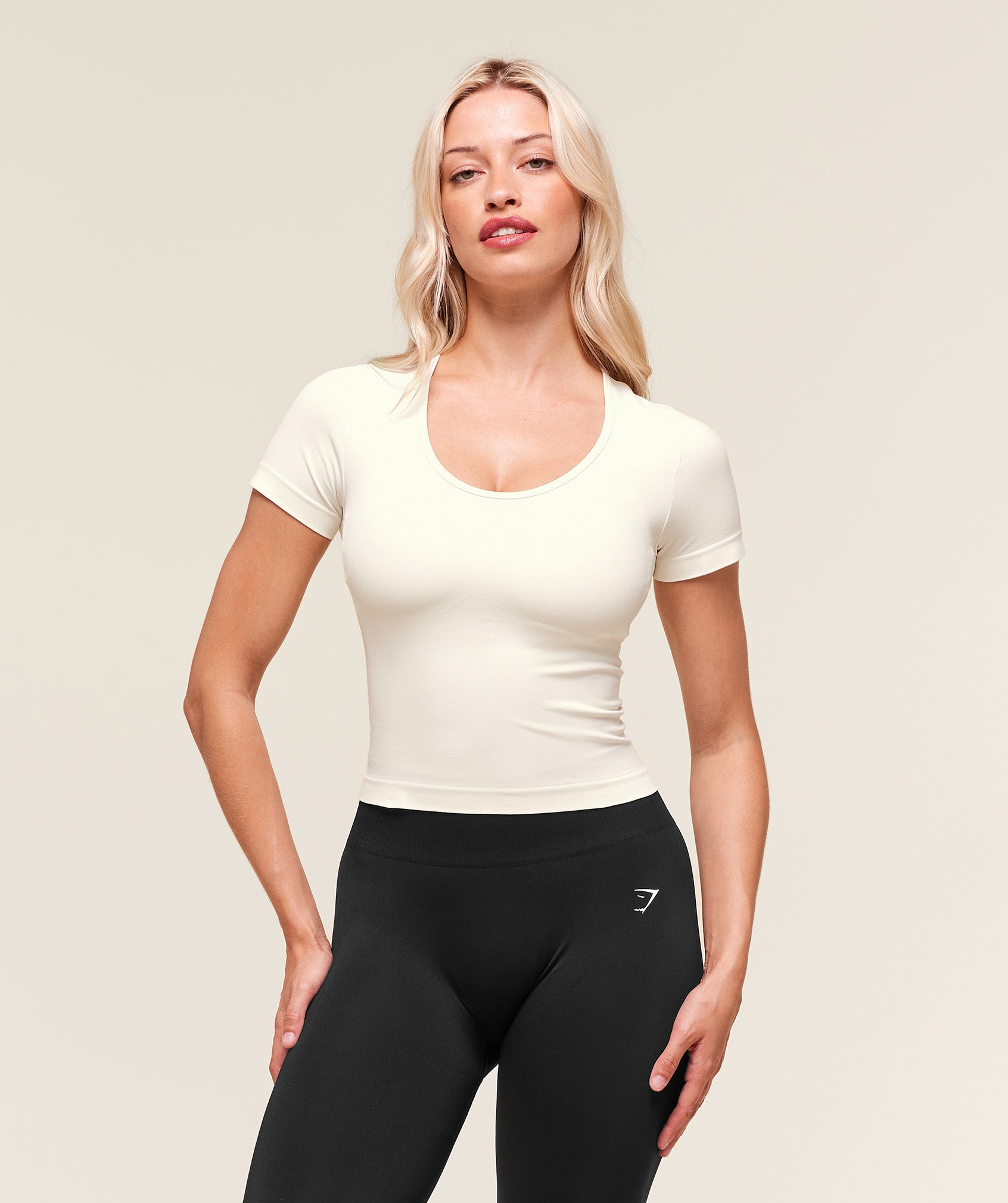 Everyday Seamless Tight Fit Crew Neck Tee - Soft White — imagem 1