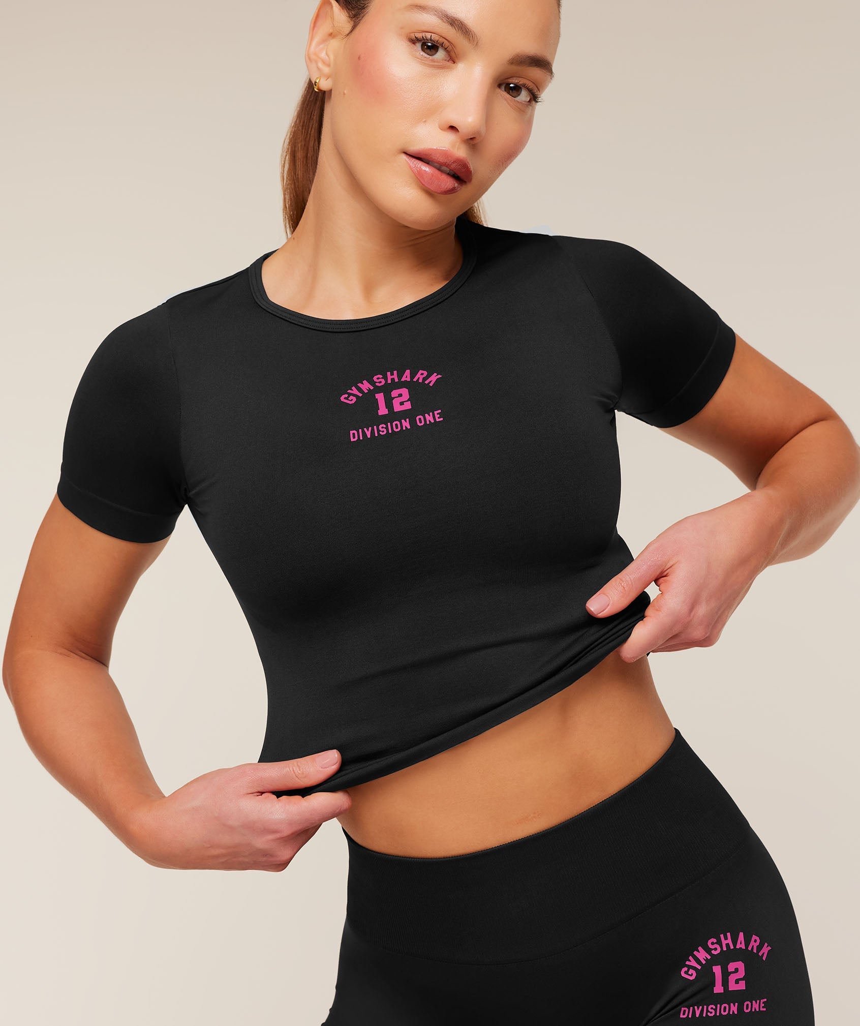 Everyday Seamless Graphic Short Sleeve Top - Black — imagem 5