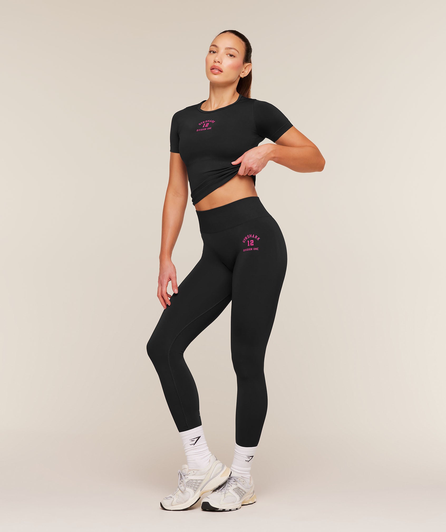 Everyday Seamless Graphic Short Sleeve Top - Black — imagem 4