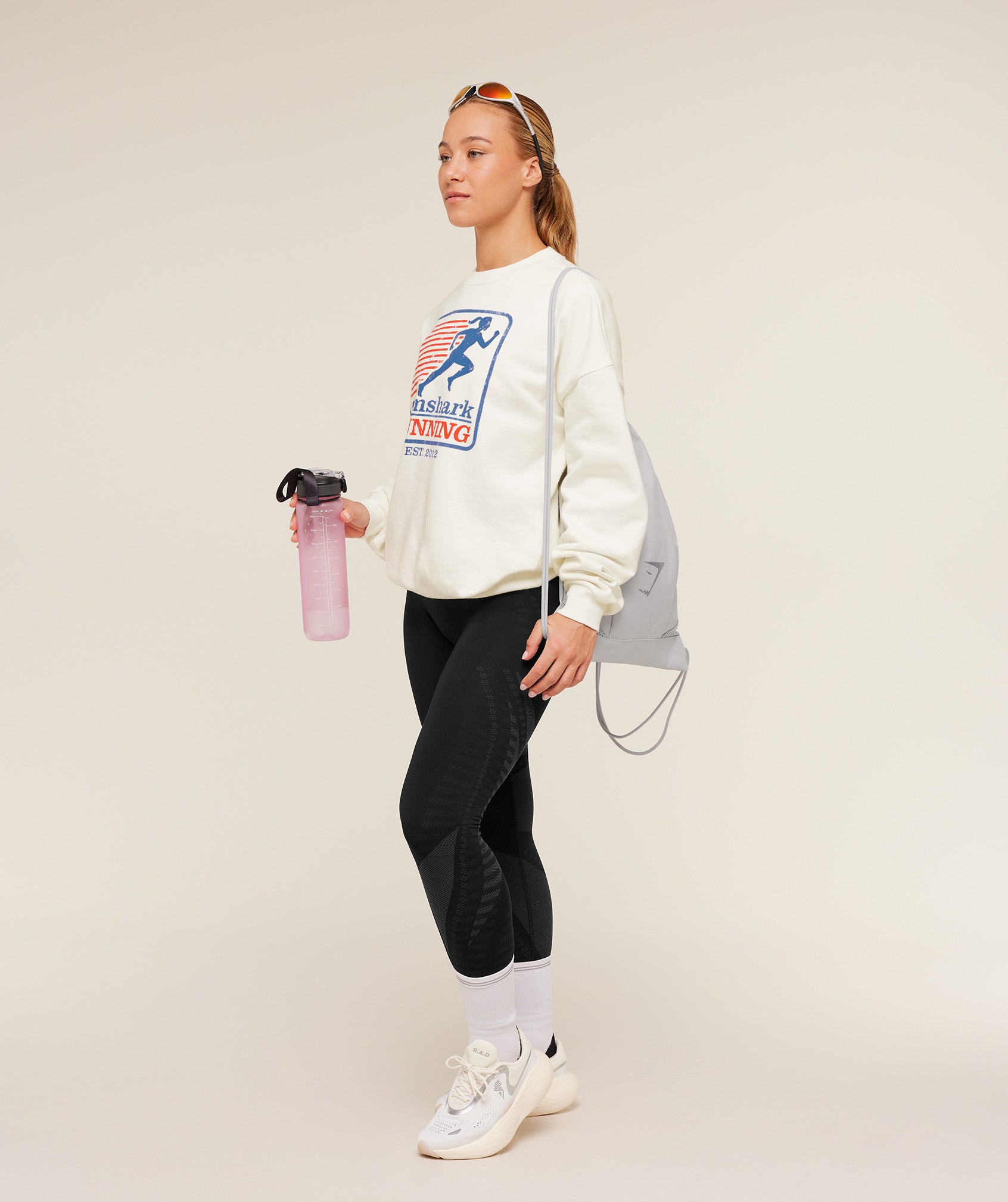Run Club Graphic Sweatshirt - GS Soft White — imagem 4