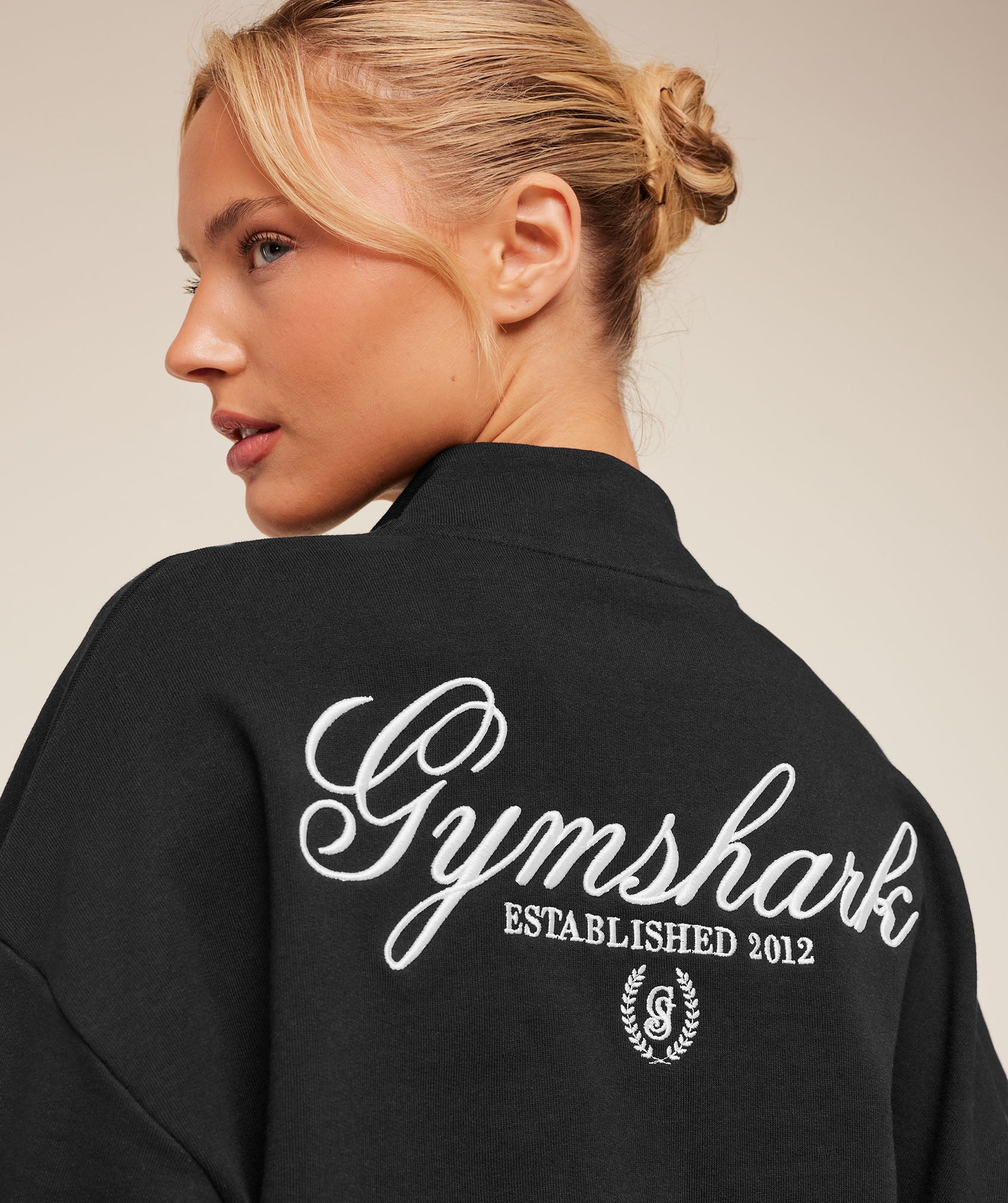 Script Embroidery Oversized Zip Through - Black — imagem 6
