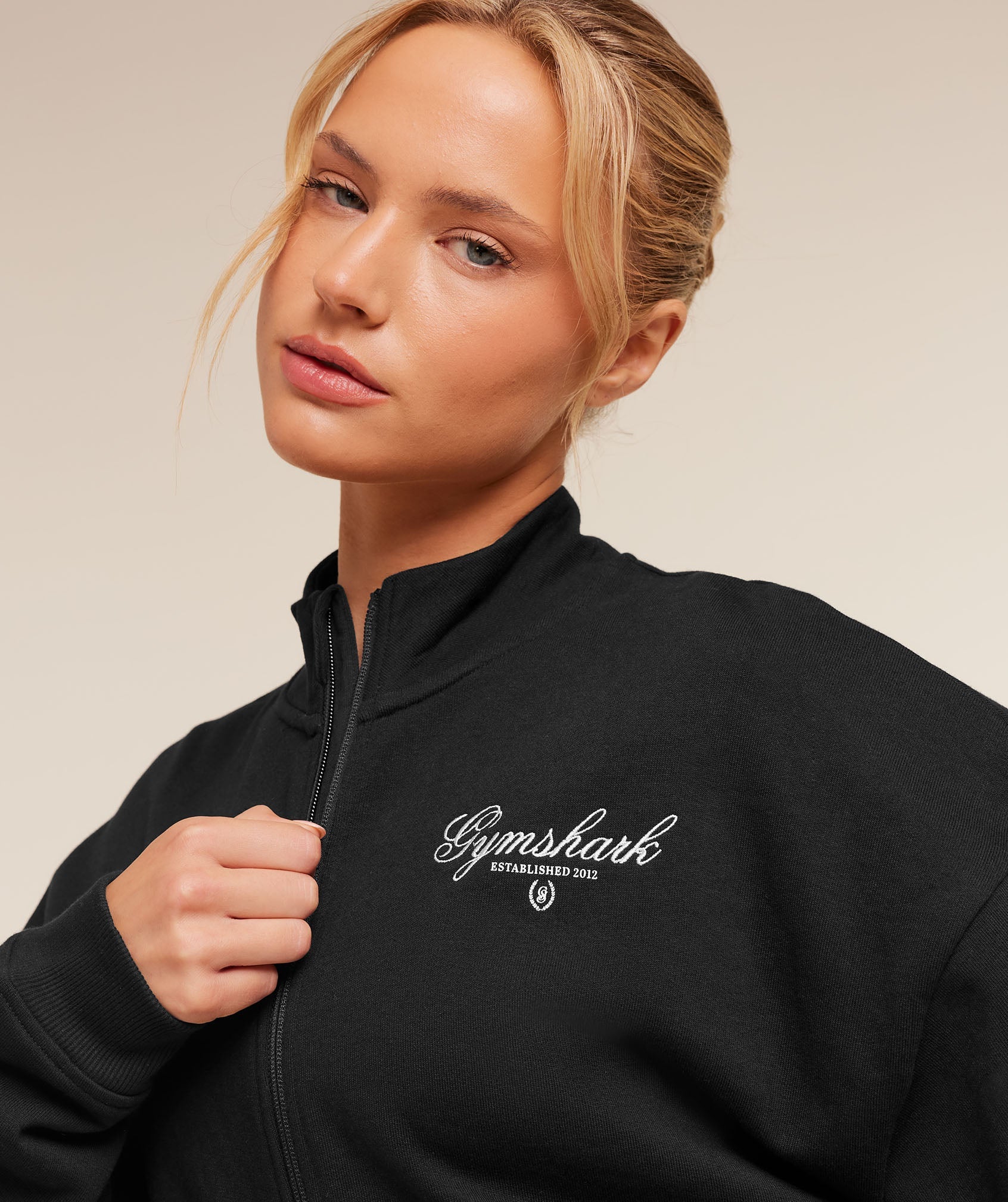 Script Embroidery Oversized Zip Through - Black — imagem 5