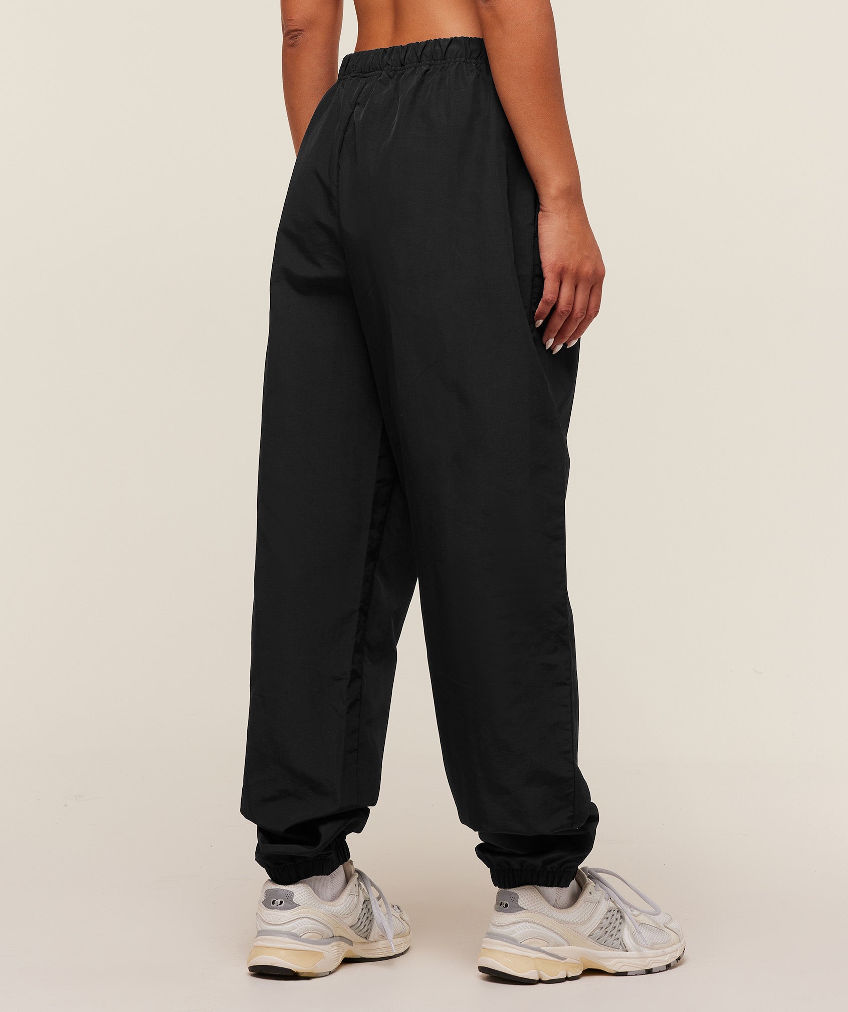 Woven Track Pants - Black — imagem 2