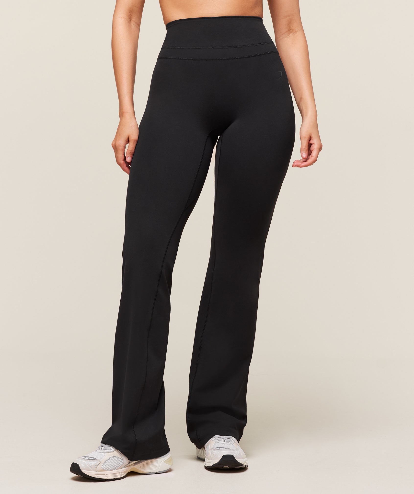 Whitney Regular Flared Legging - Black — imagem 1