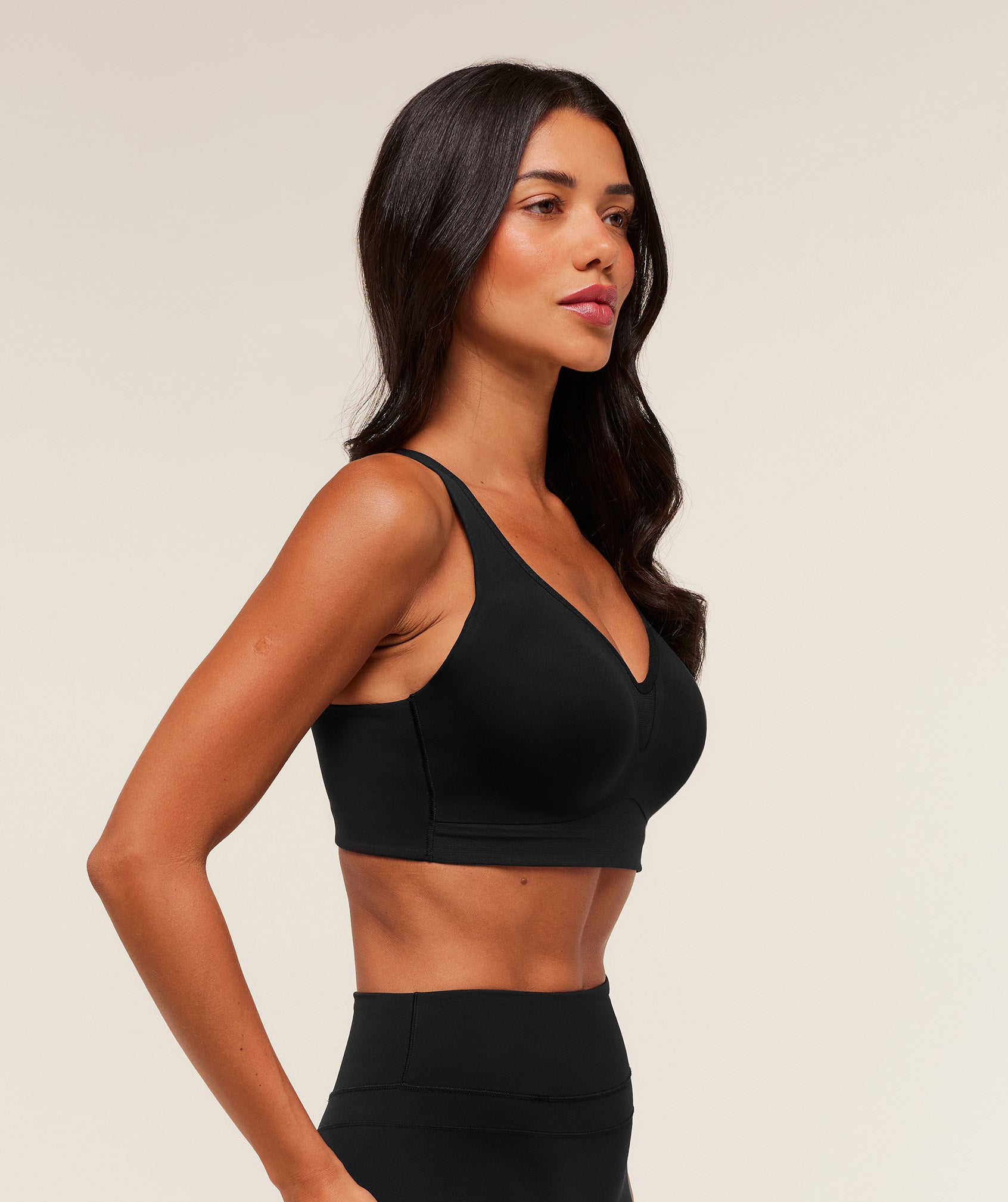 High Support V-Neck Sports Bra - Black — imagem 3