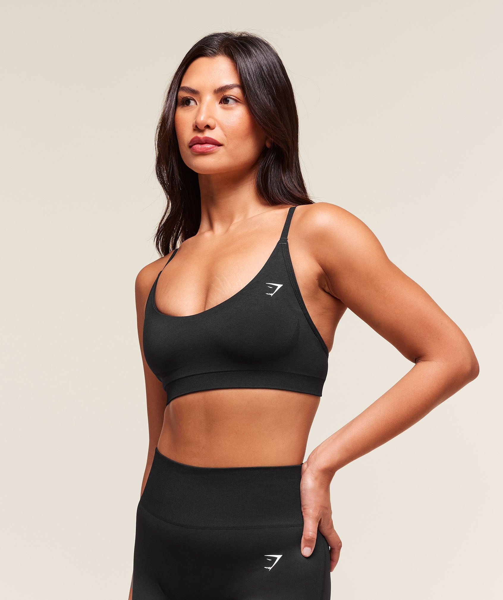 Everyday Seamless Racerback Sports Bra - Black — imagem 4