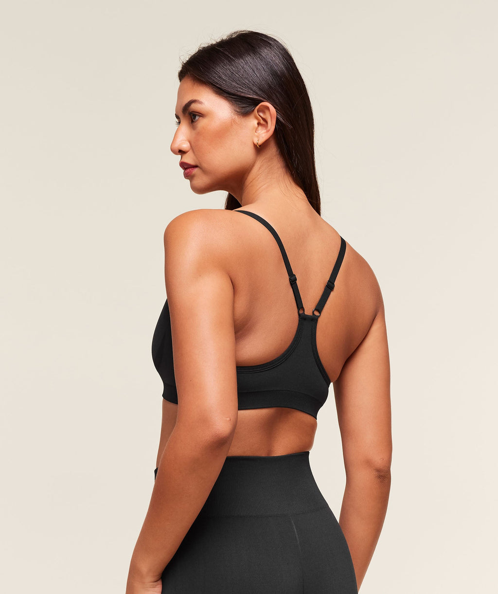 Everyday Seamless Racerback Sports Bra - Black — imagem 3