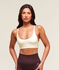 Everyday Seamless Racerback Sports Bra - Soft White — imagem 1