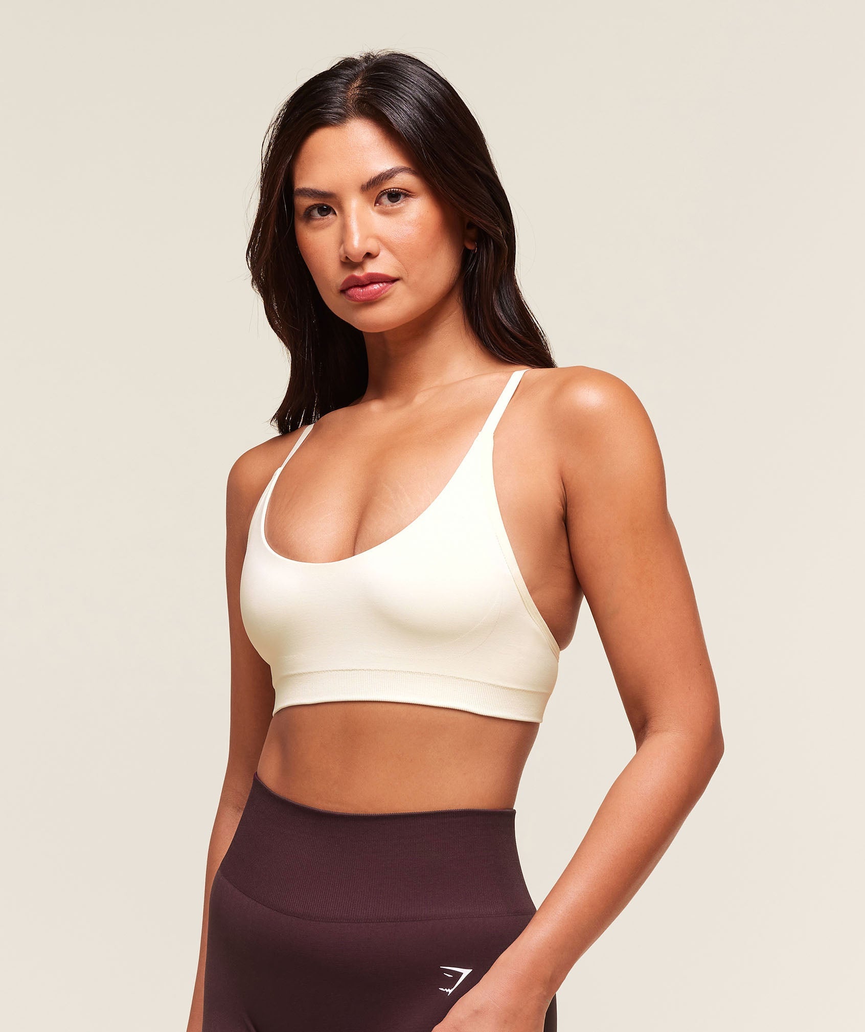 Everyday Seamless Racerback Sports Bra - Soft White — imagem 3