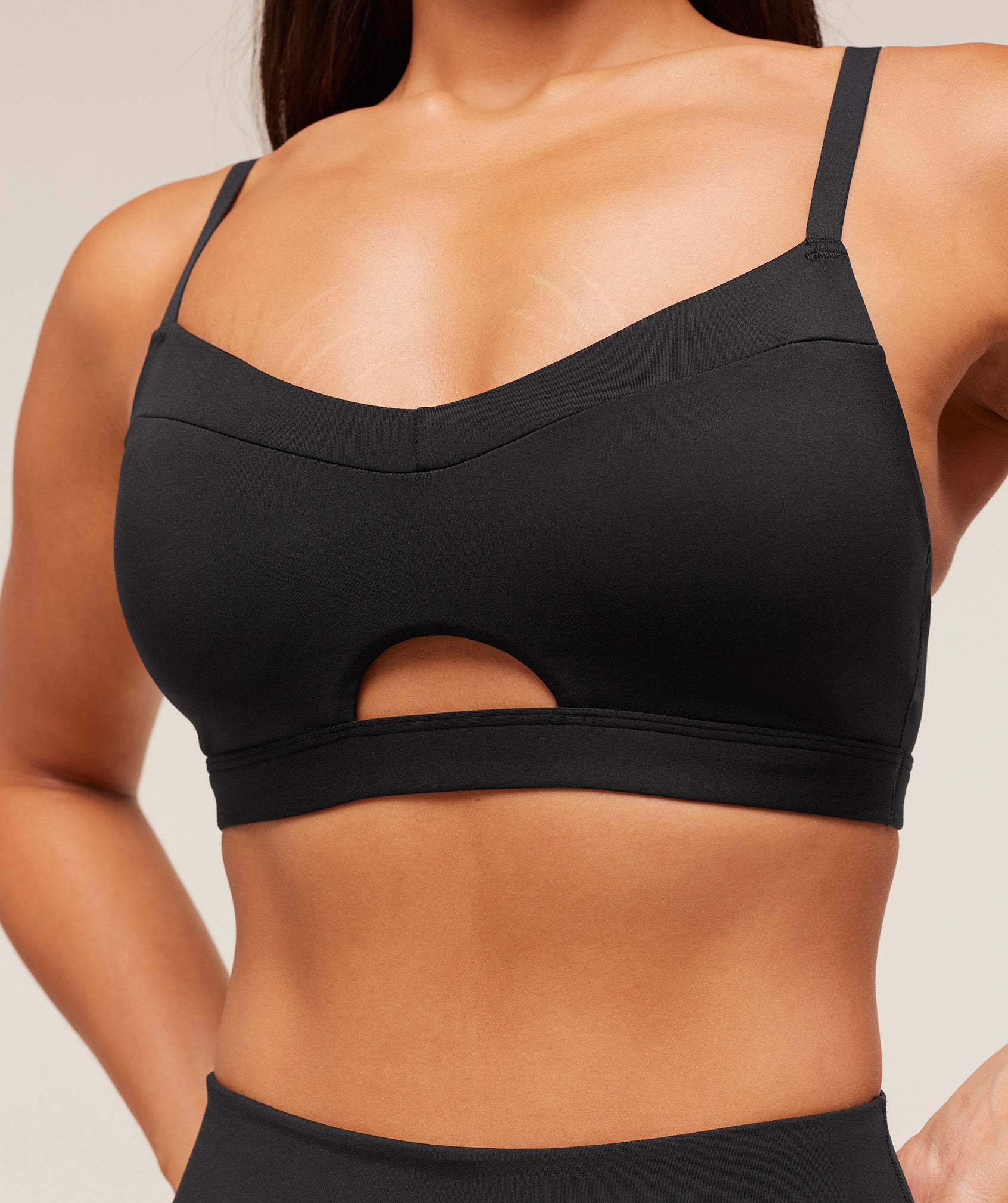 Balcony Peekaboo Sports Bra - Black — imagem 4