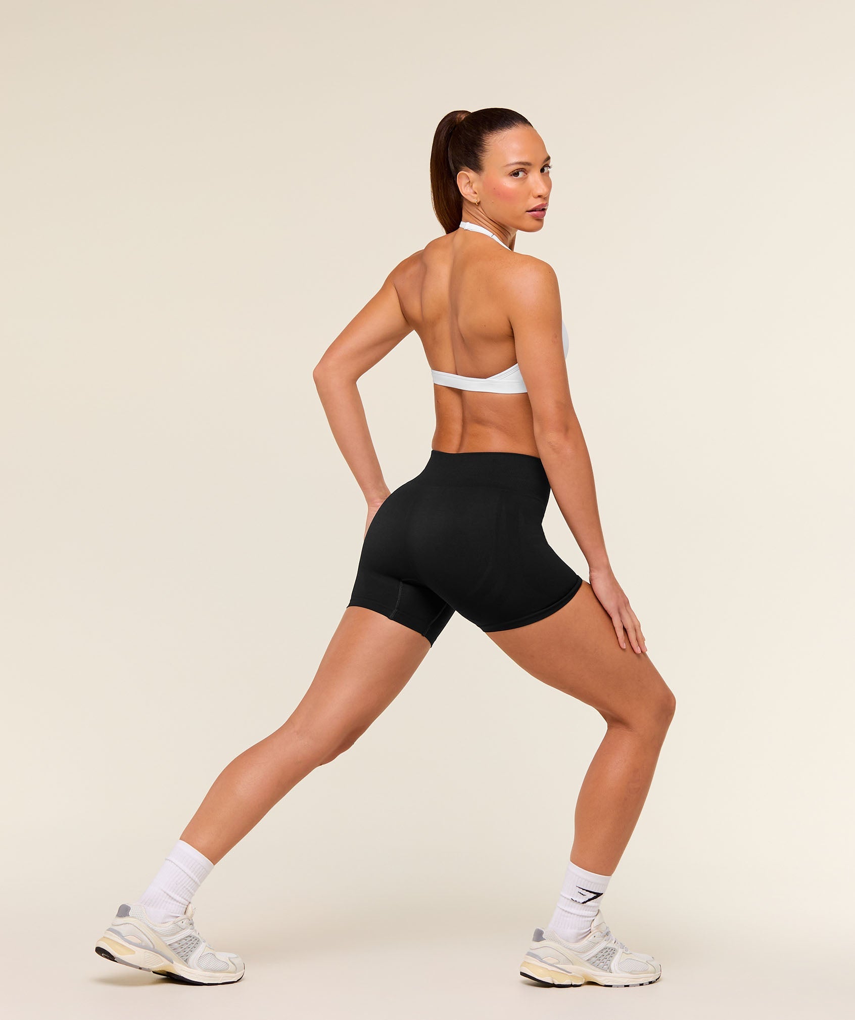 Minimal Halterneck Sports Bra - White — imagem 3