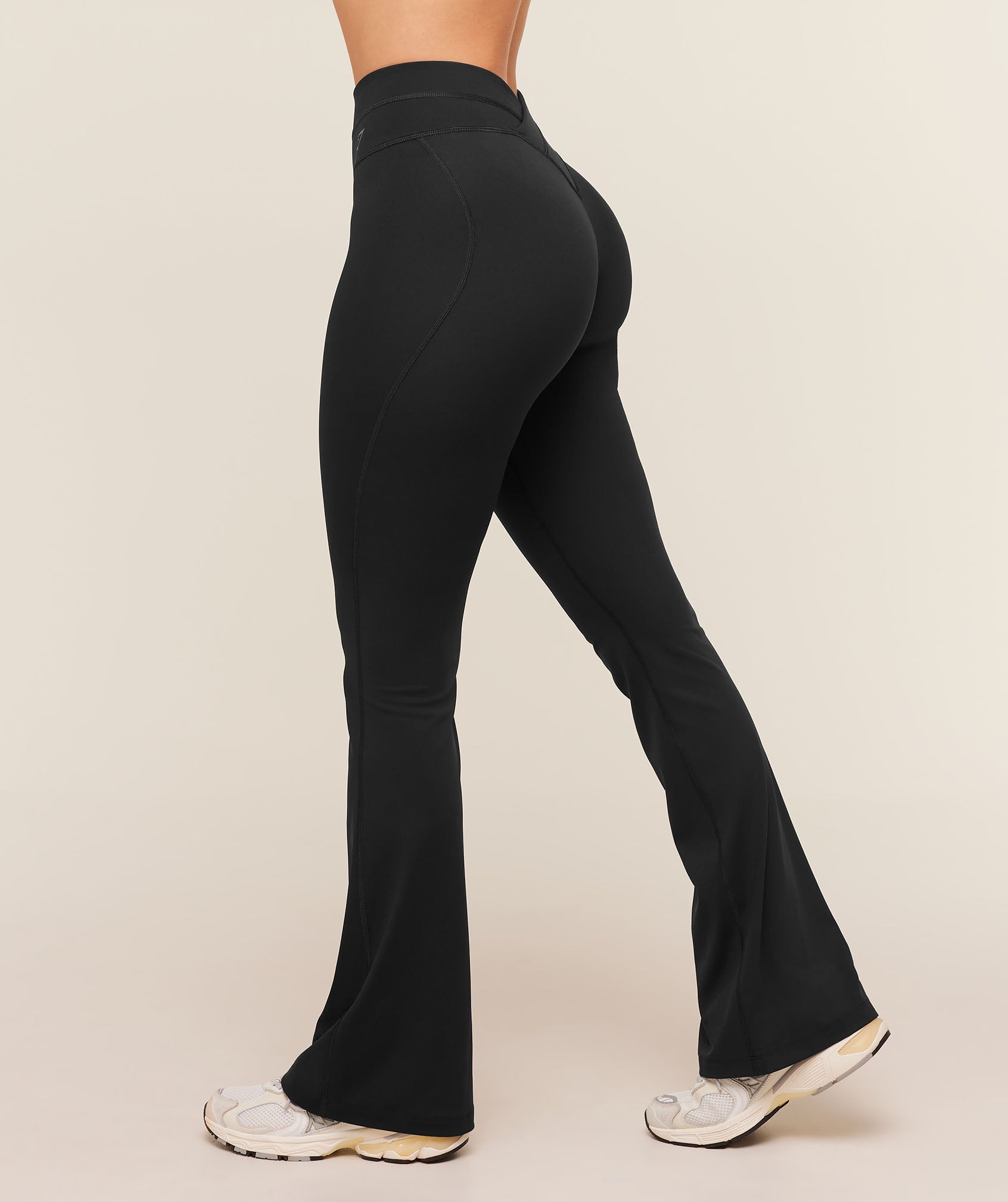 Crossover Back Flared Leggings - Black — imagem 3
