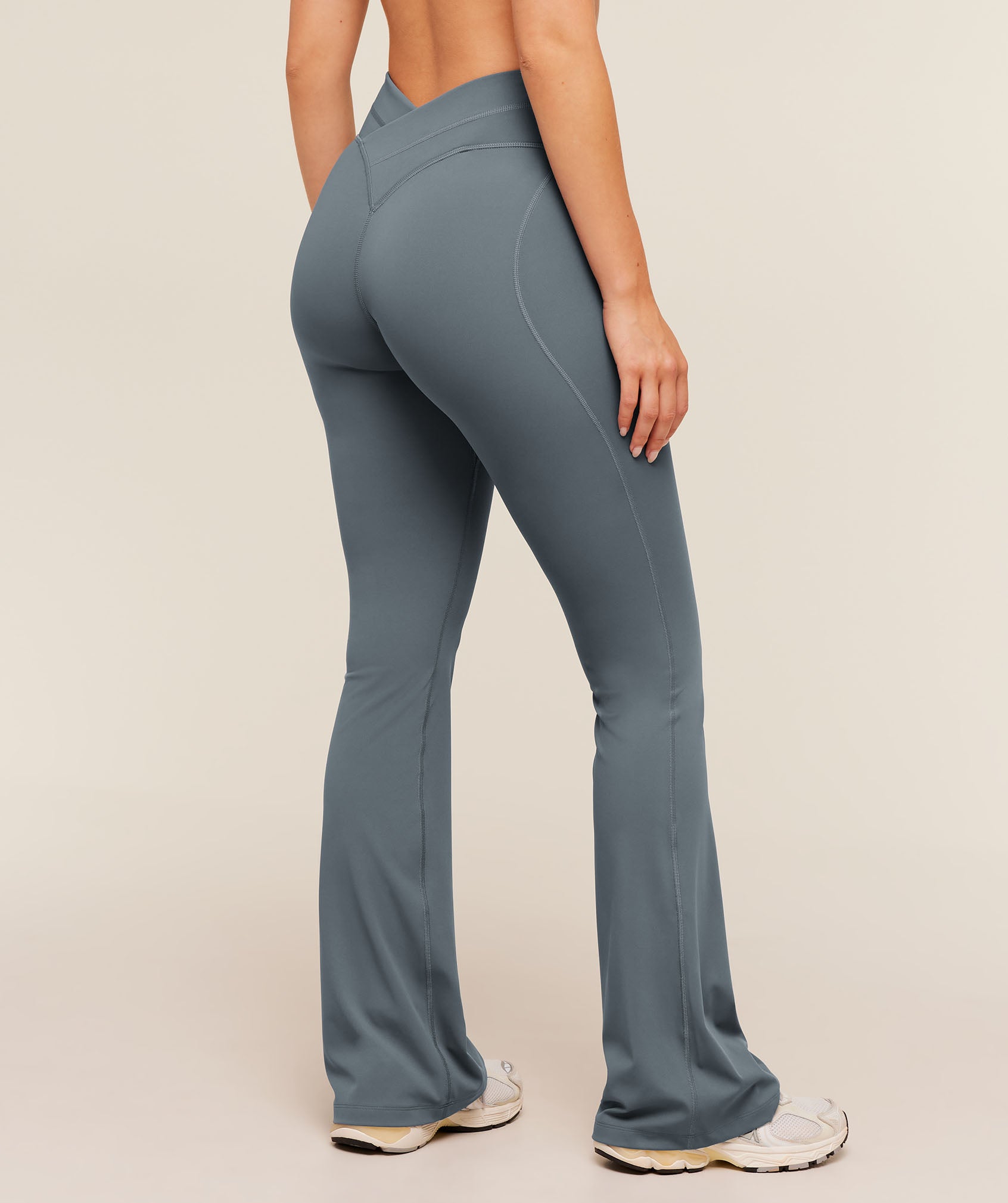 Crossover Back Flared Leggings - Iron Blue — imagem 1