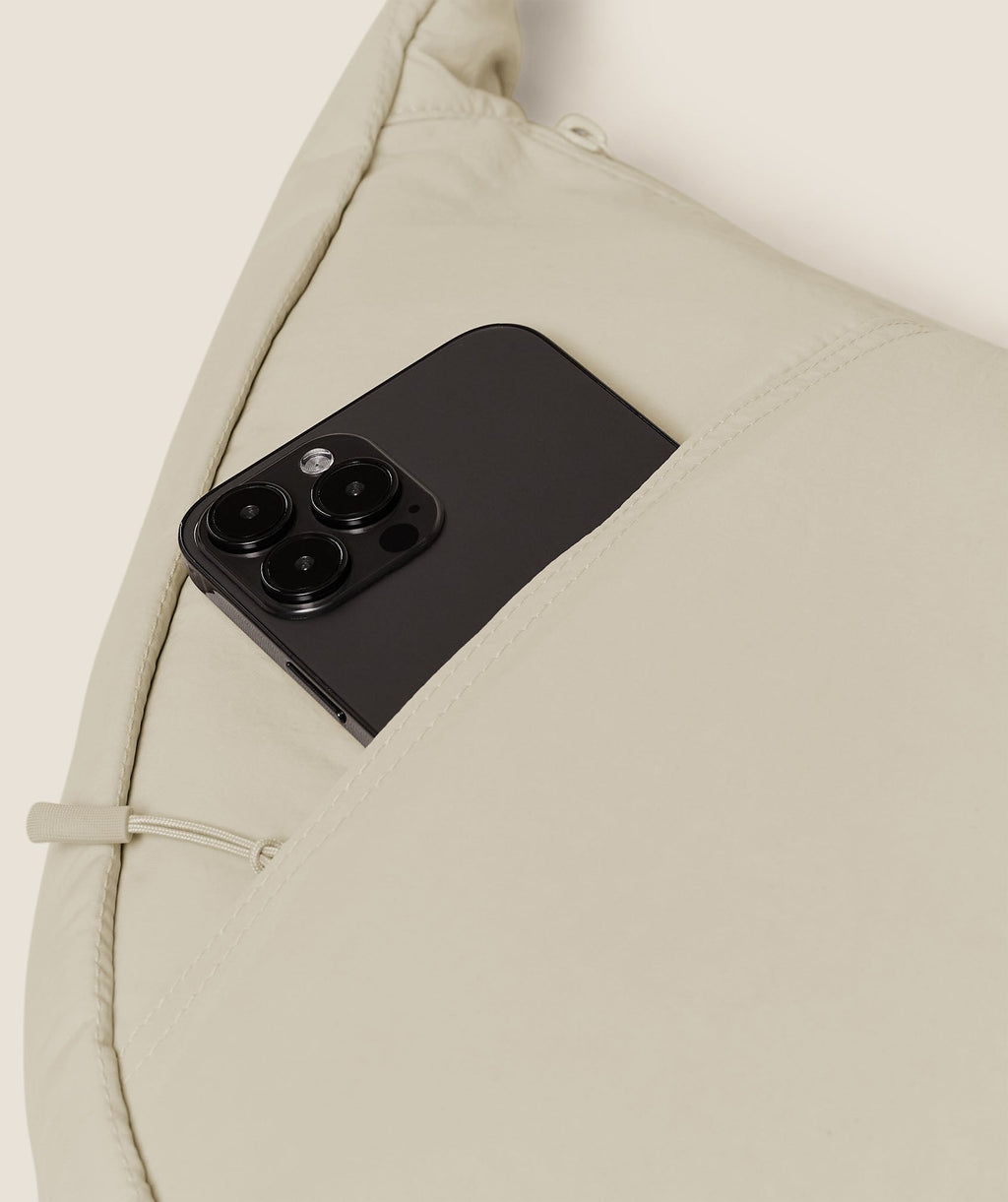 Large Pleat Crossbody - Pebble Grey — imagem 4