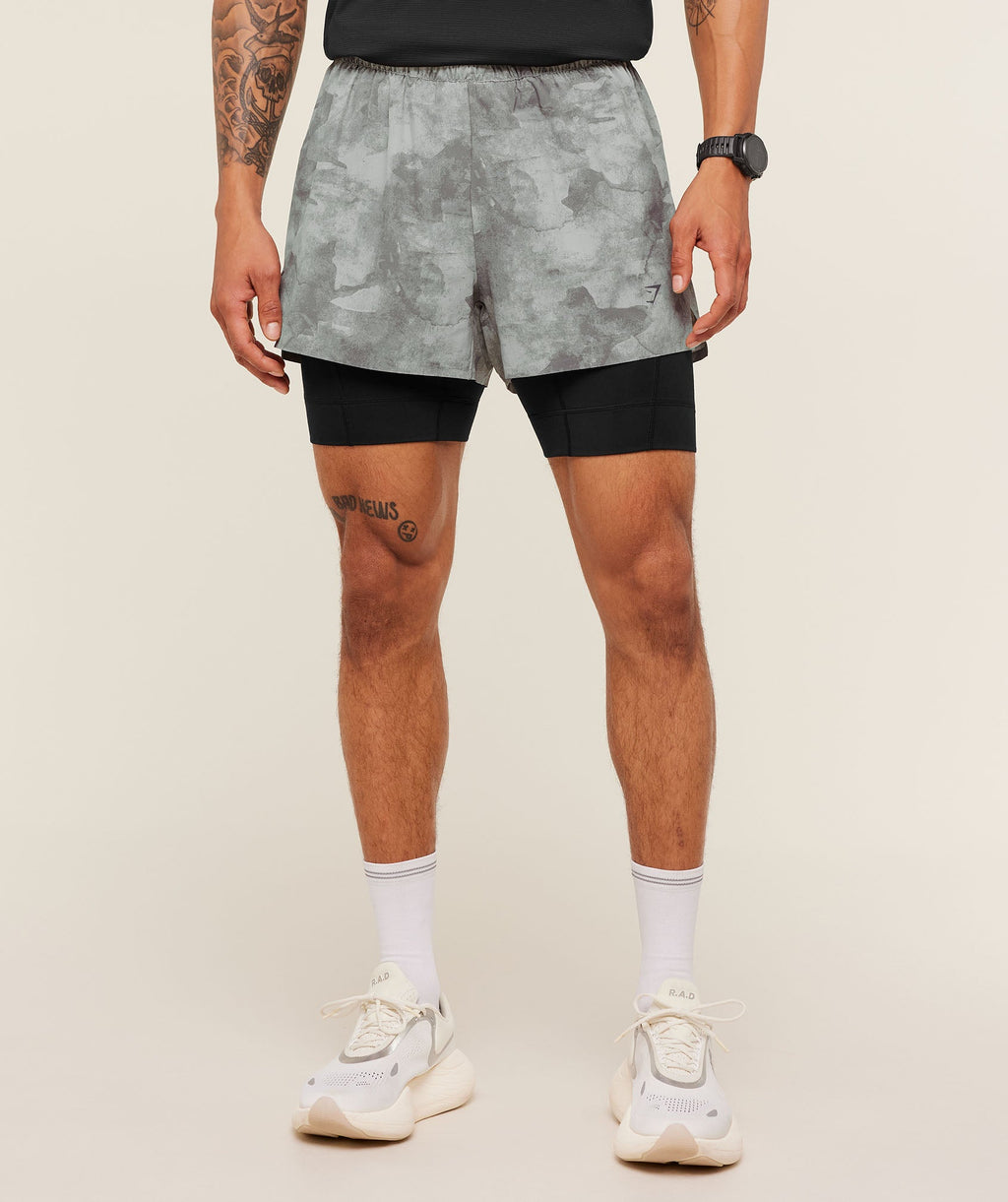 Running Elite 2 in 1 5" Shorts - Smokey Grey/Black — imagem 1