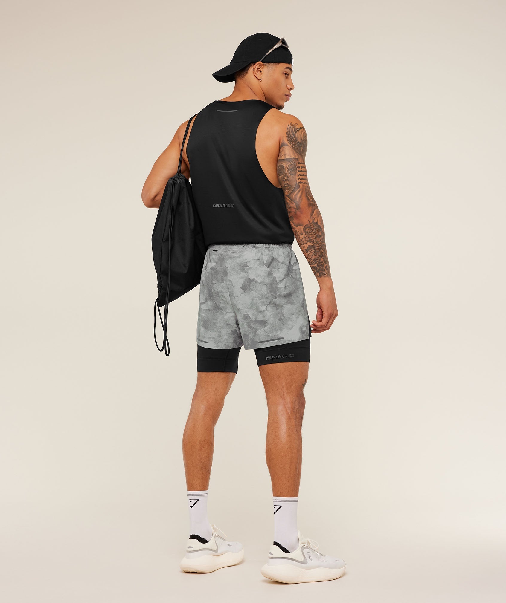 Running Elite 2 in 1 5" Shorts - Smokey Grey/Black — imagem 4
