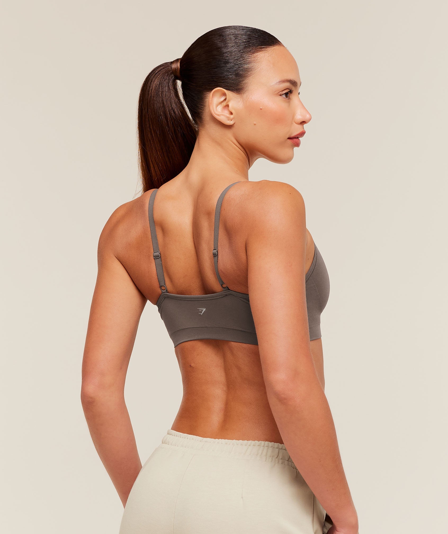 FeatherForm V-Neck Bralette - Cool Brown — imagem 2
