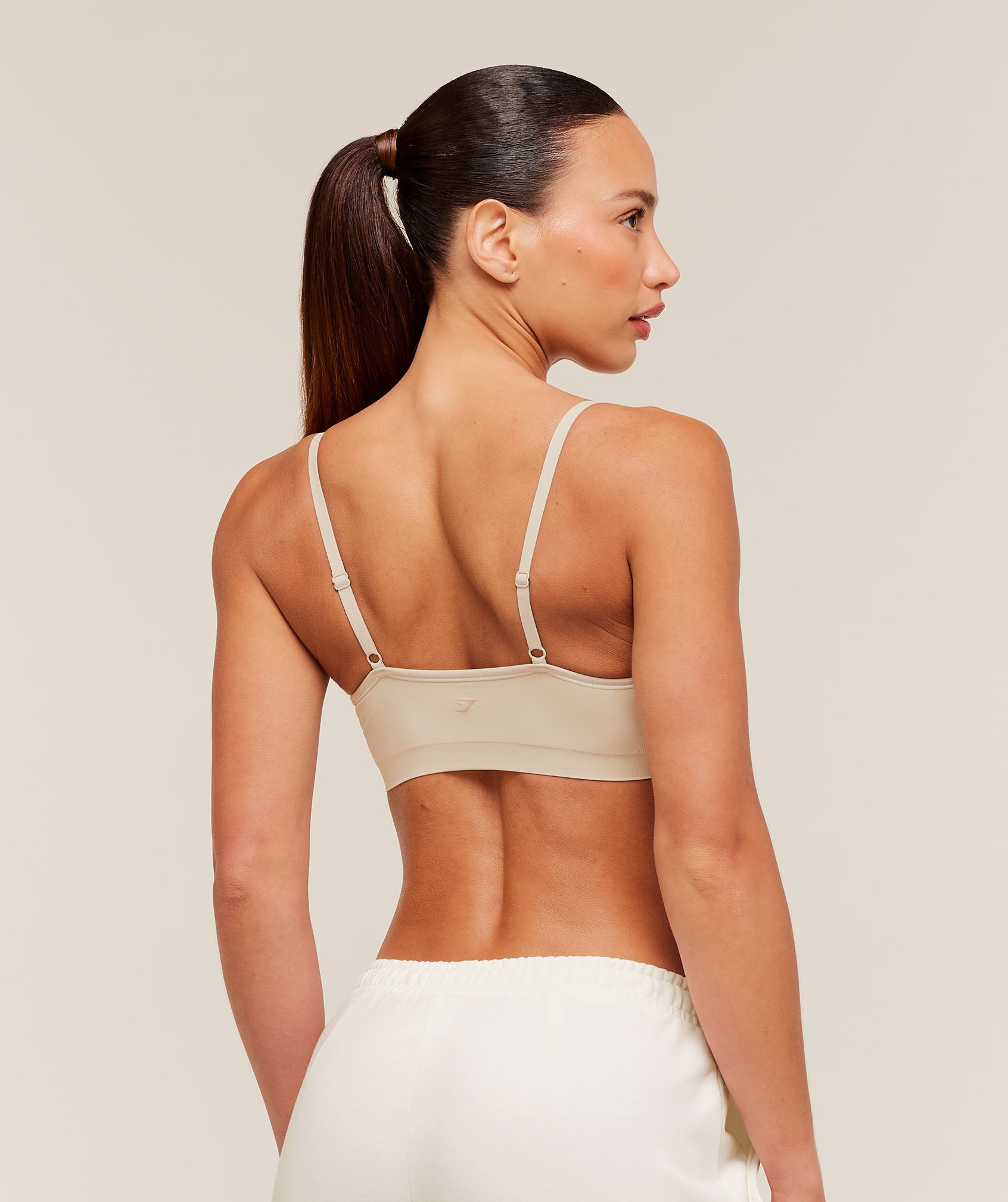 FeatherForm V-Neck Bralette - Pebble Grey — imagem 2